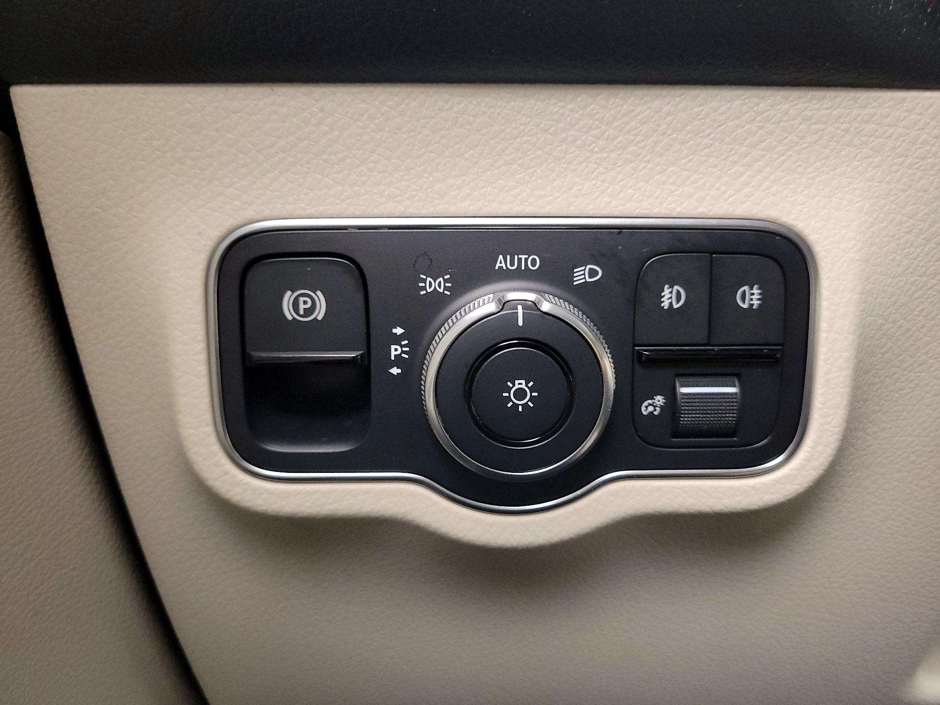 Thumbnail: 2021 Mercedes-Benz GLB - 13