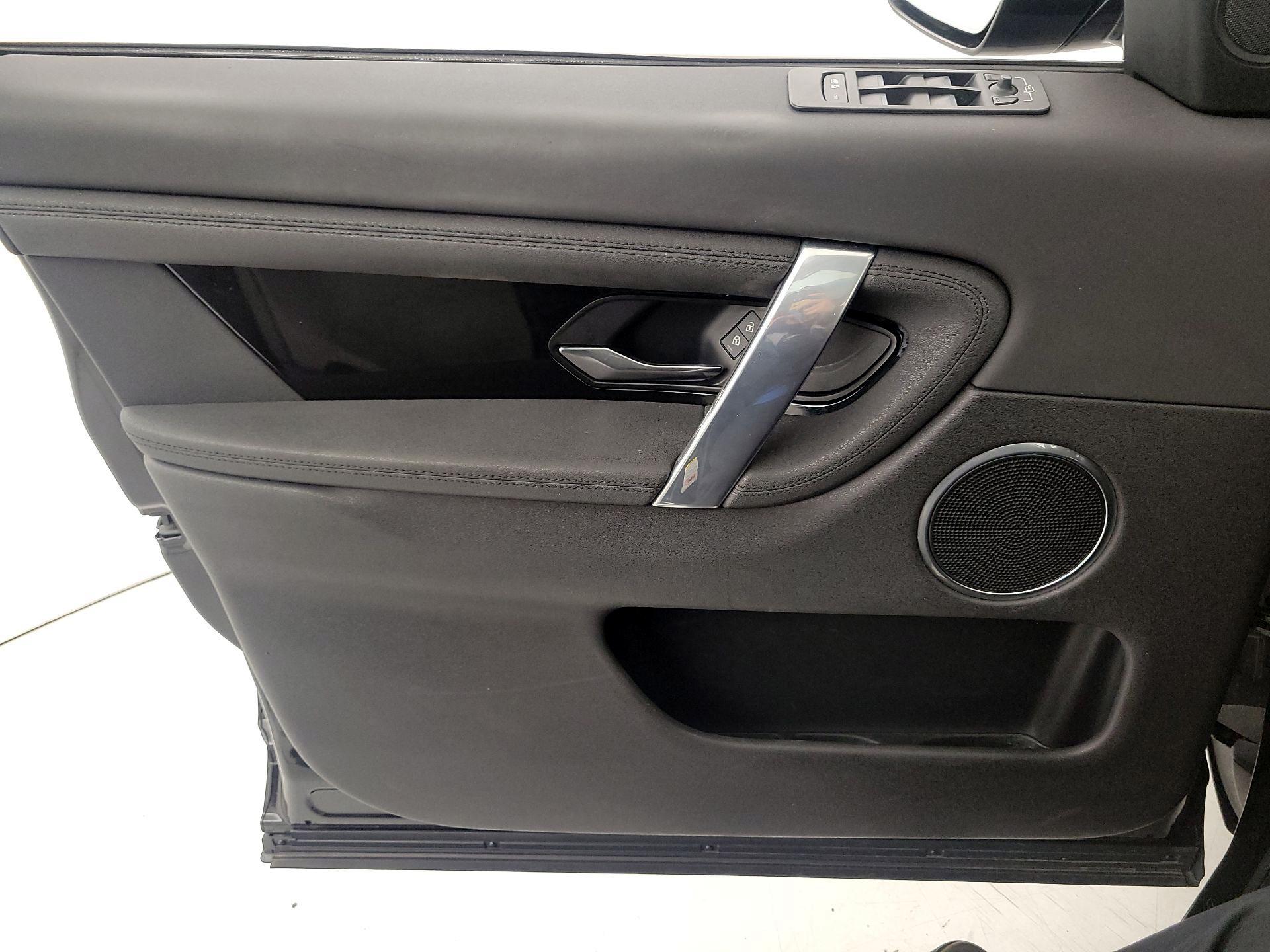 Thumbnail: 2021 Land Rover Discovery Sport - 12