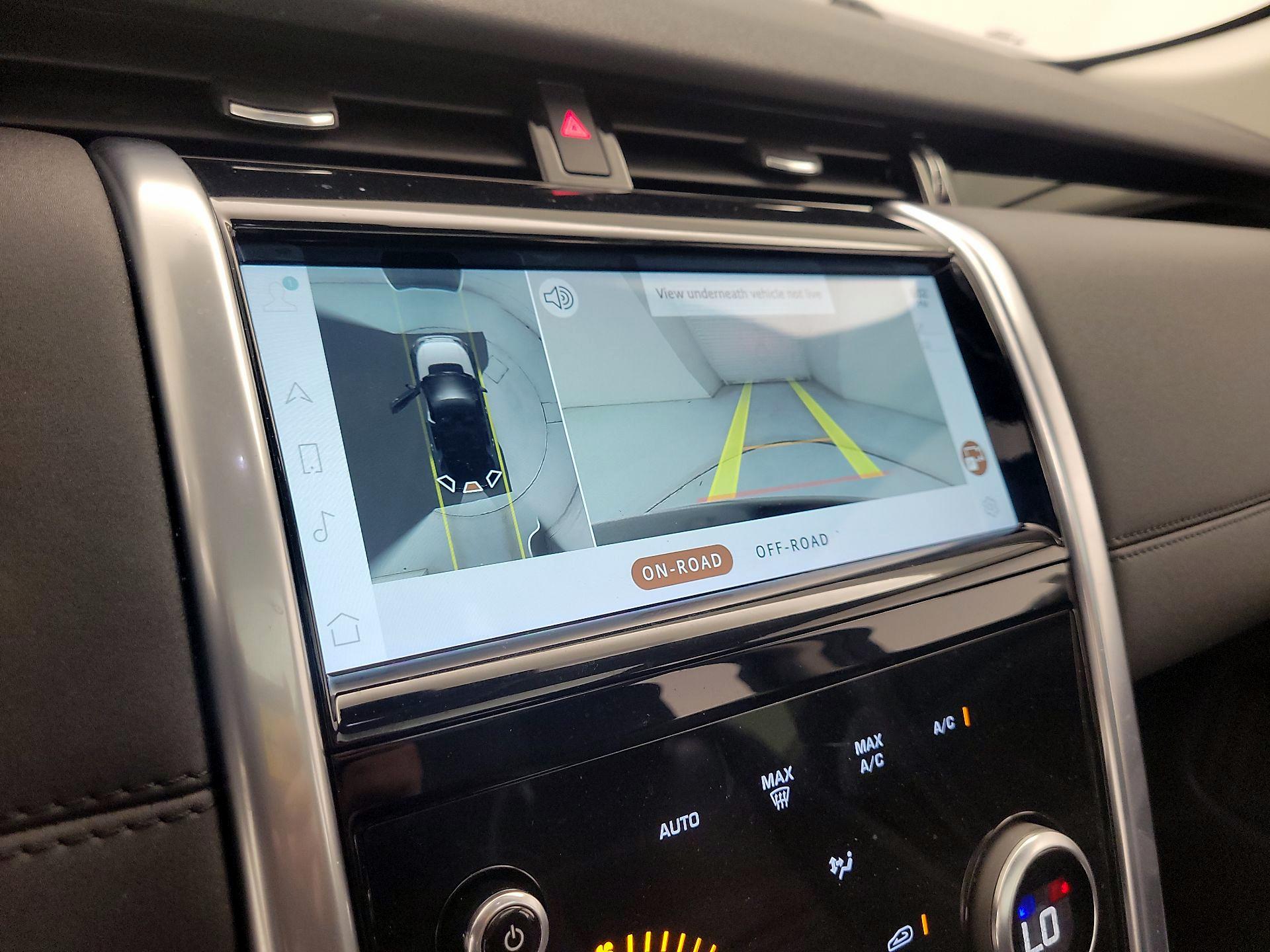 Thumbnail: 2021 Land Rover Discovery Sport - 15