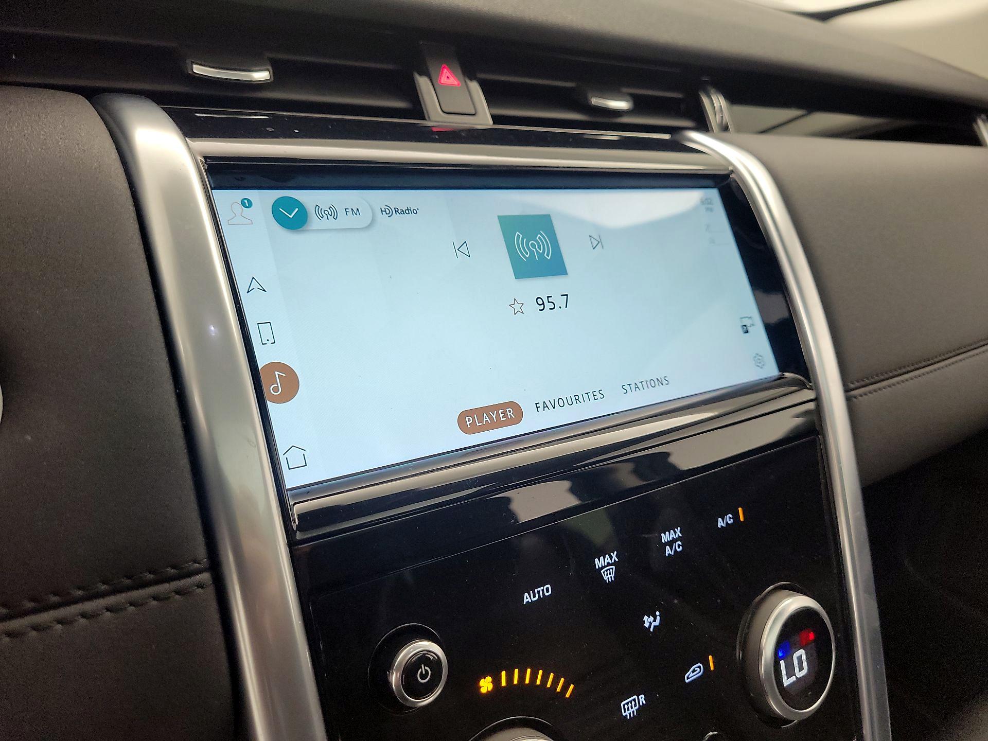 Thumbnail: 2021 Land Rover Discovery Sport - 16