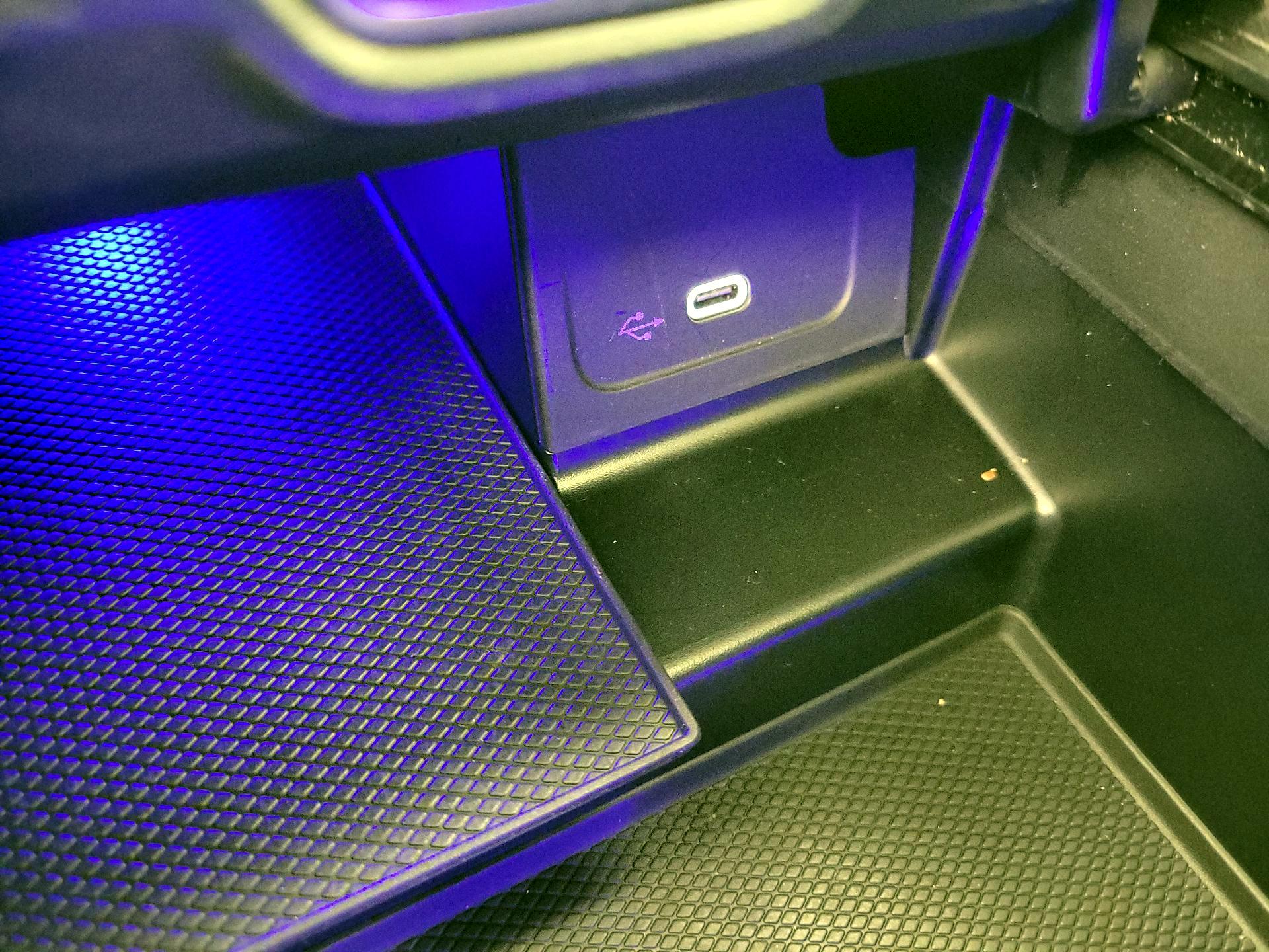 Thumbnail: 2023 Mercedes-Benz C-Class - 18