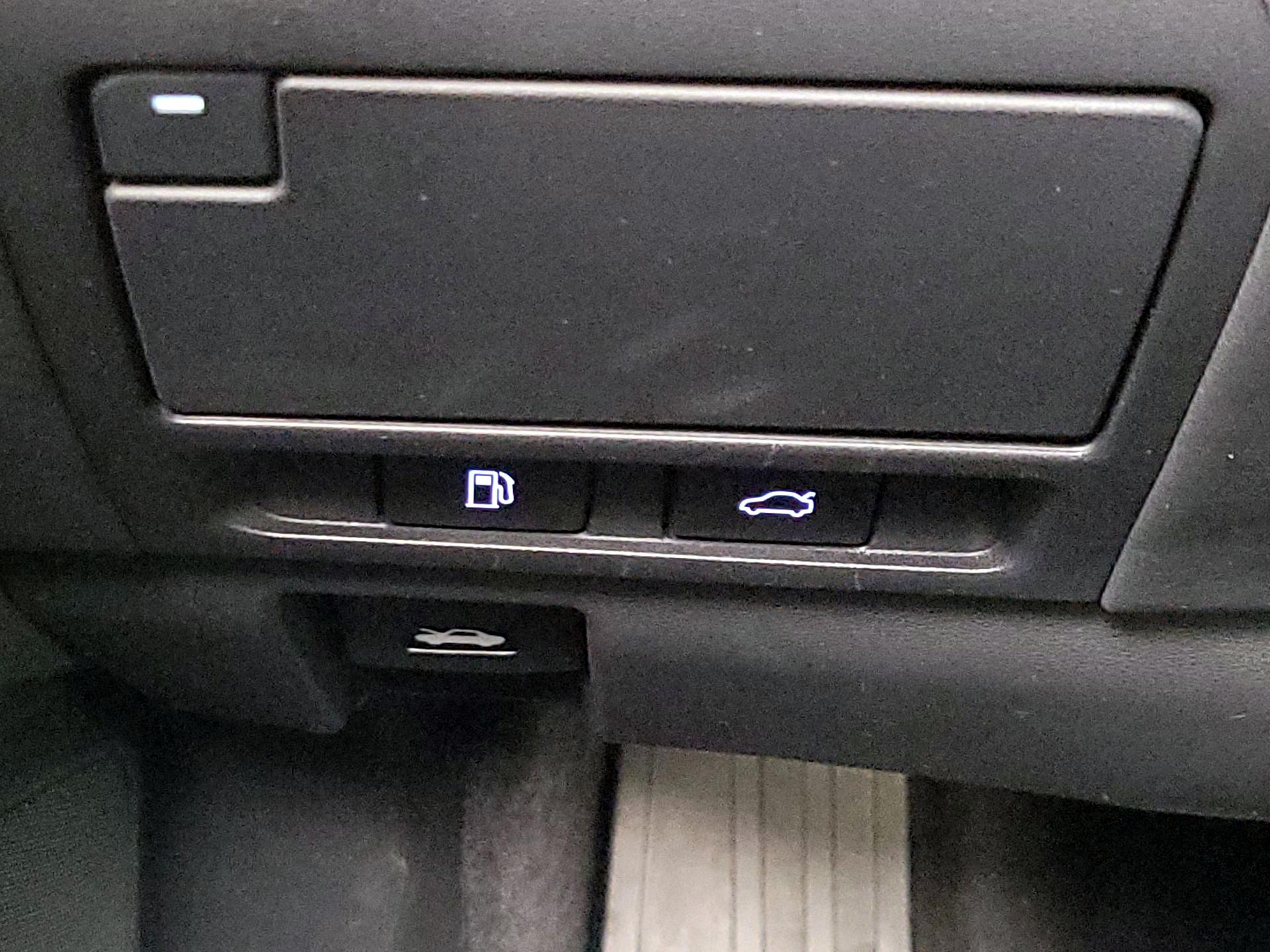 Thumbnail: 2020 Lexus LS - 13