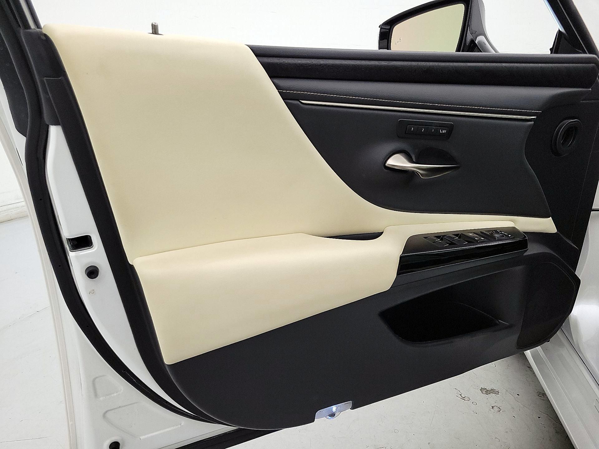 Thumbnail: 2022 Lexus ES - 12