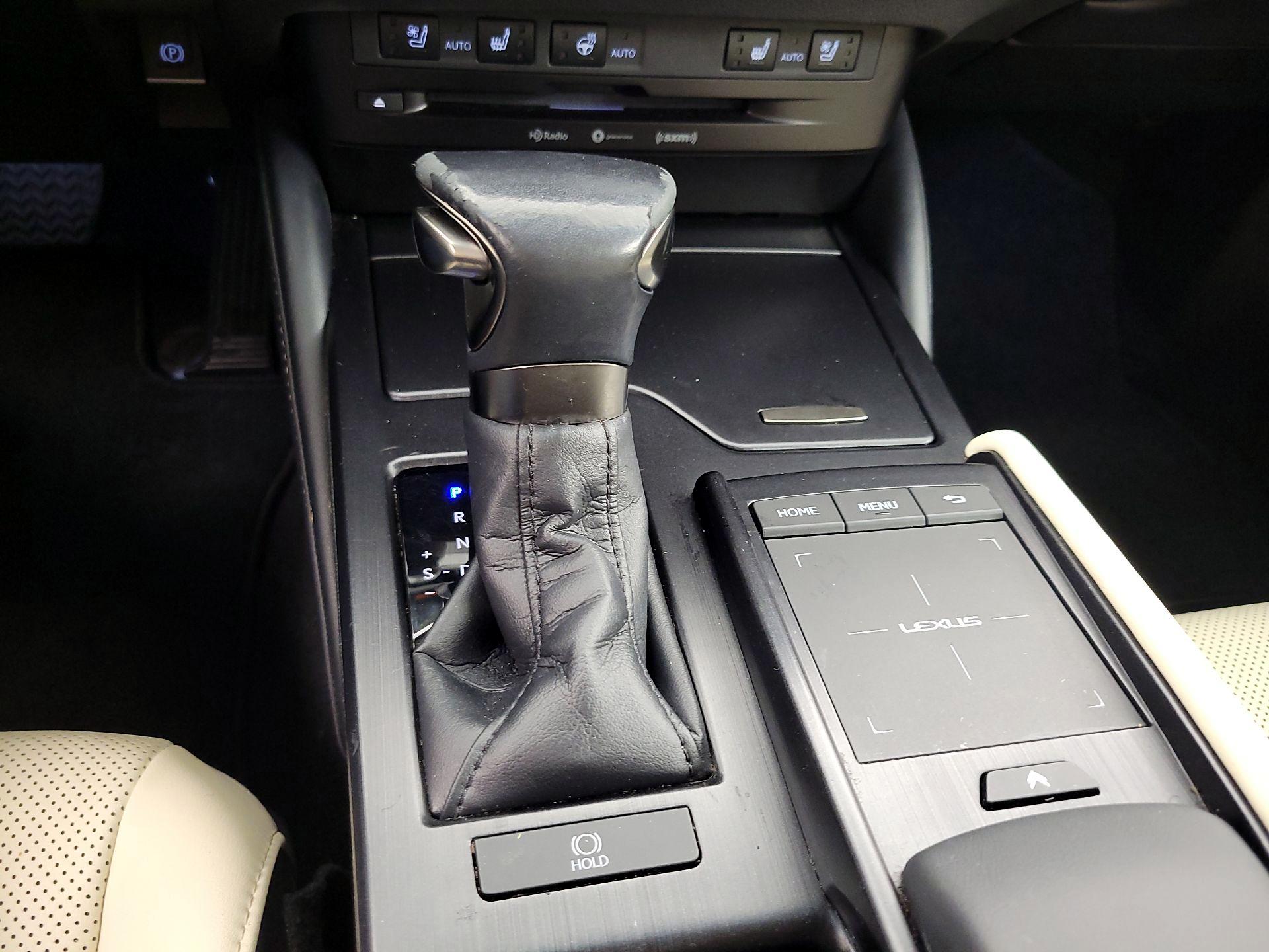 Thumbnail: 2022 Lexus ES - 17