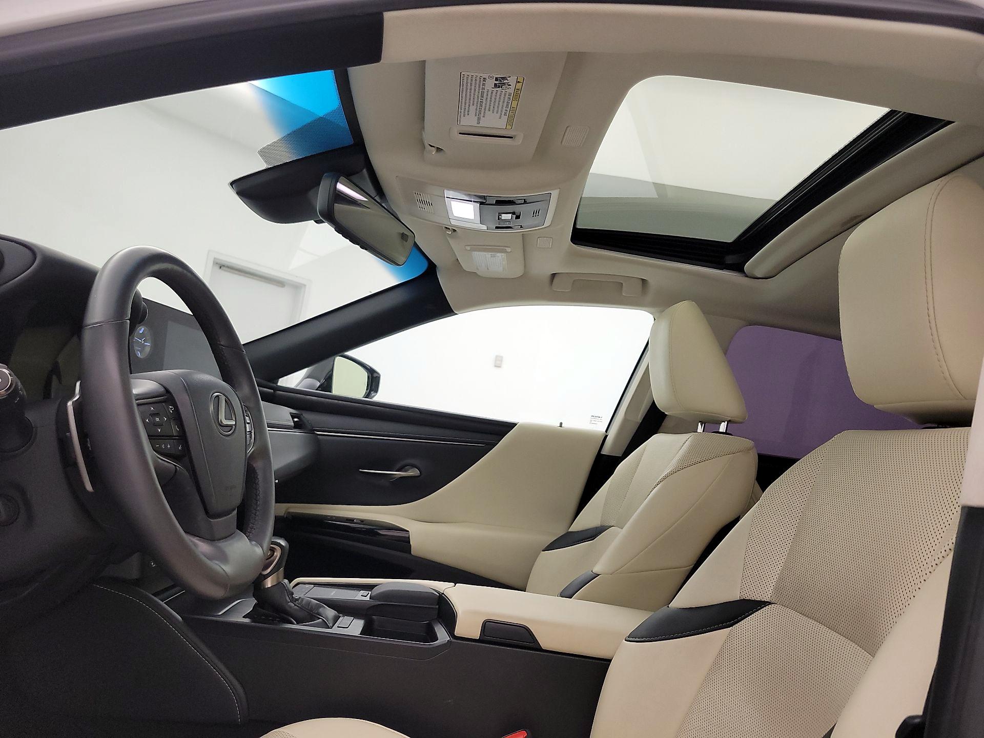 Thumbnail: 2022 Lexus ES - 19