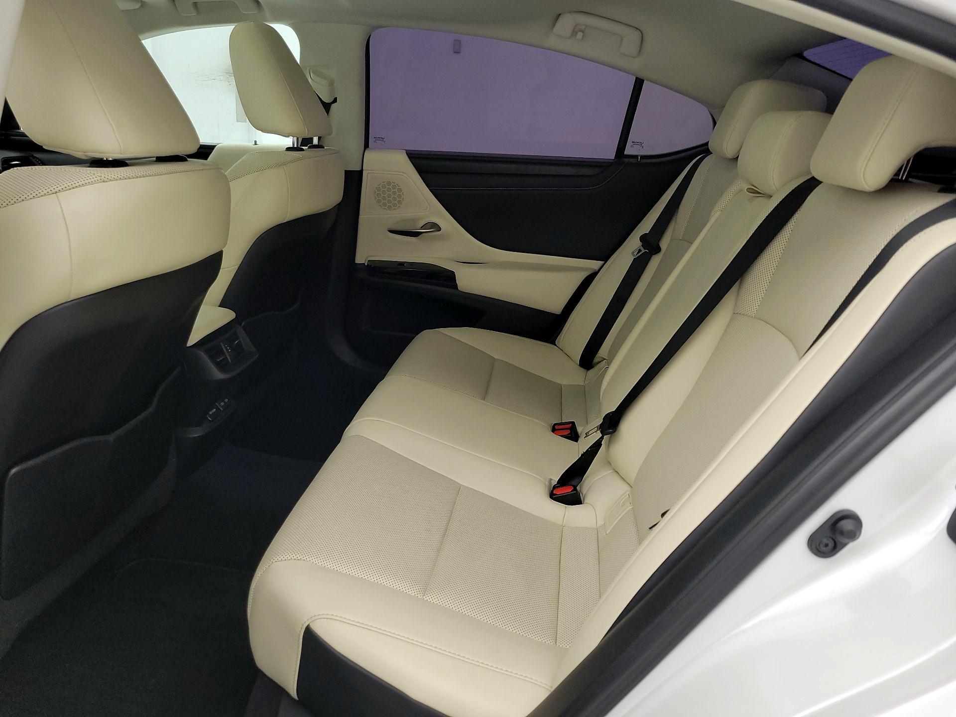 Thumbnail: 2022 Lexus ES - 20