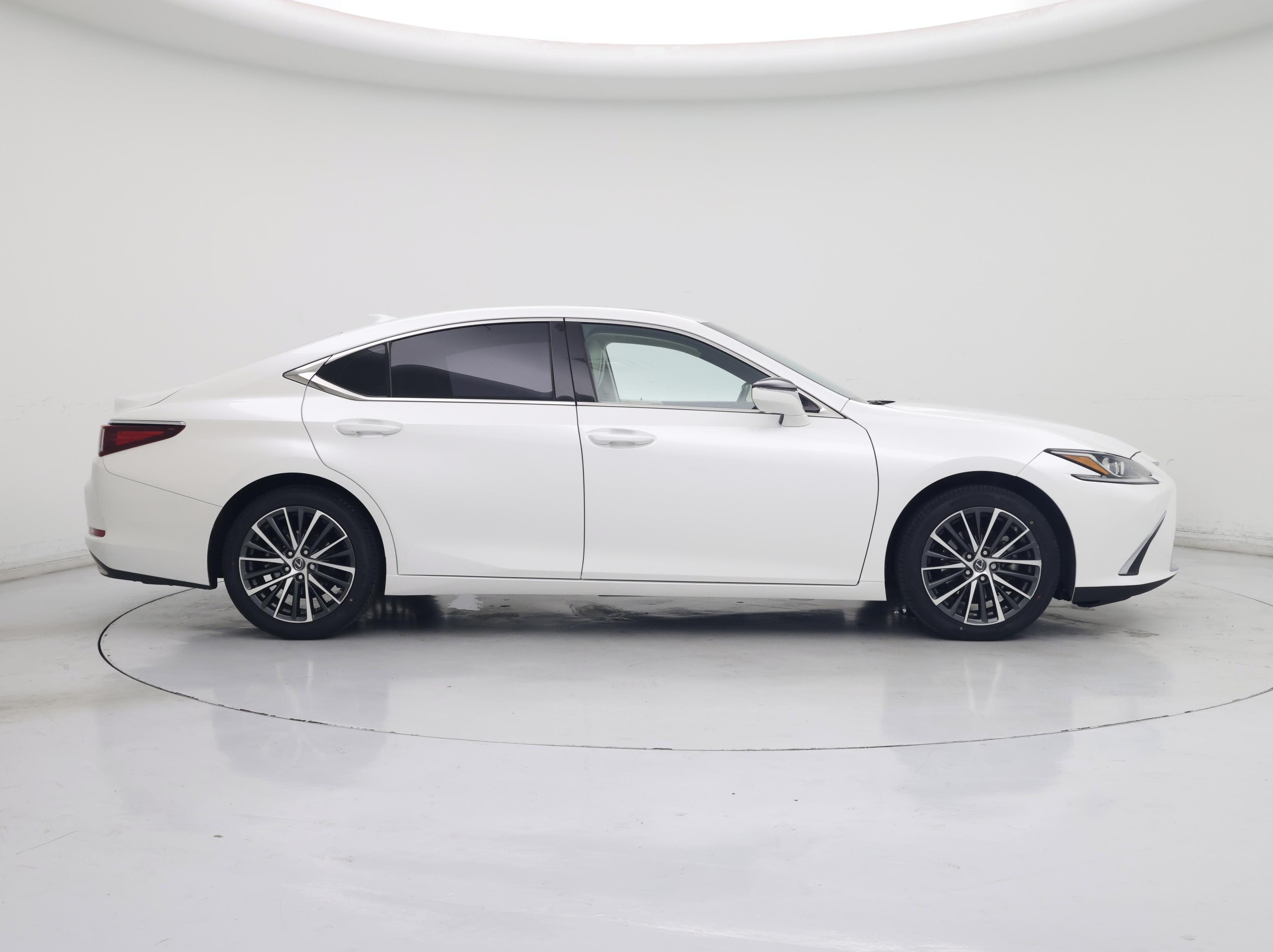 Thumbnail: 2022 Lexus ES - 7