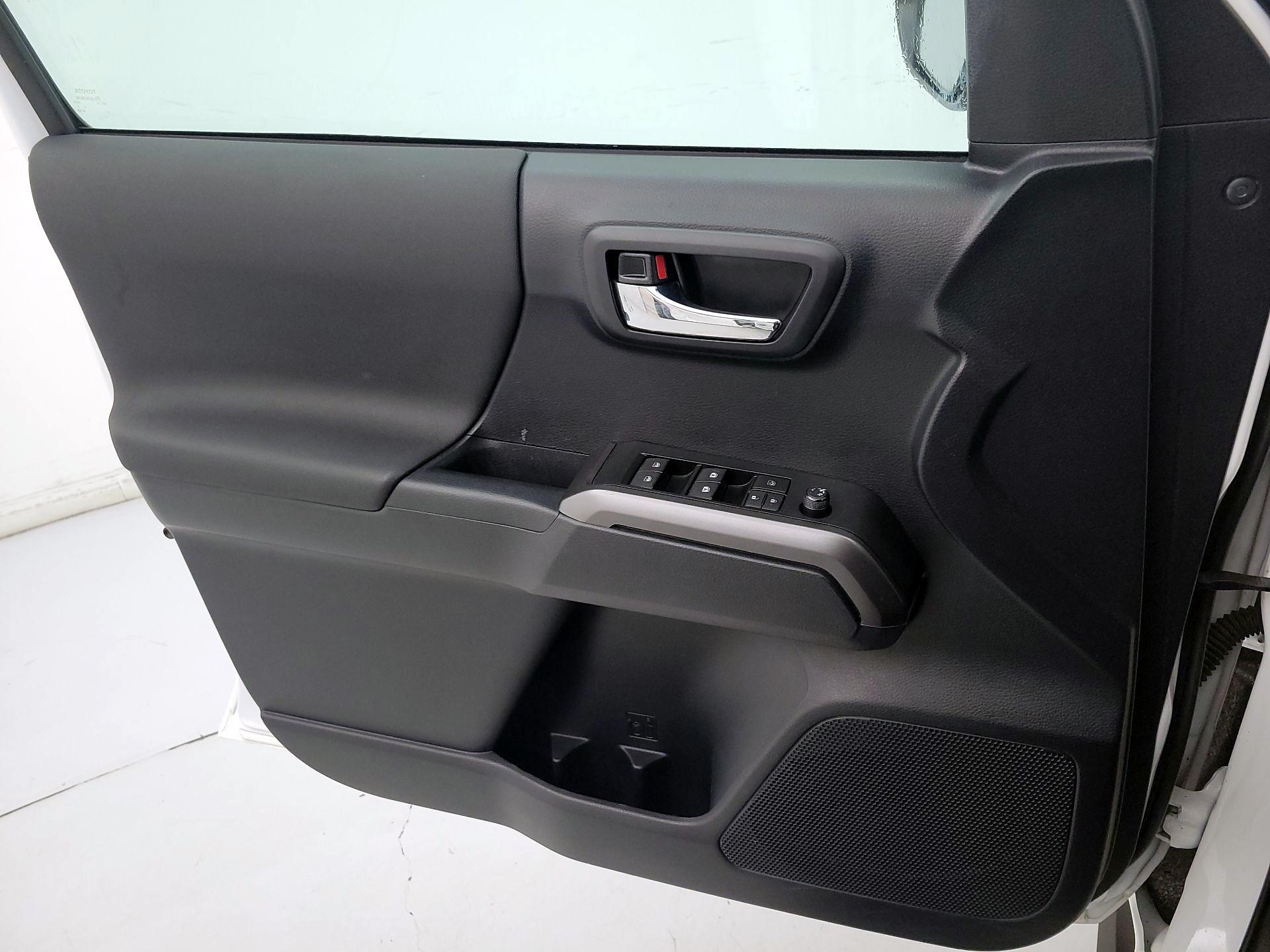 Thumbnail: 2019 Toyota Tacoma - 12