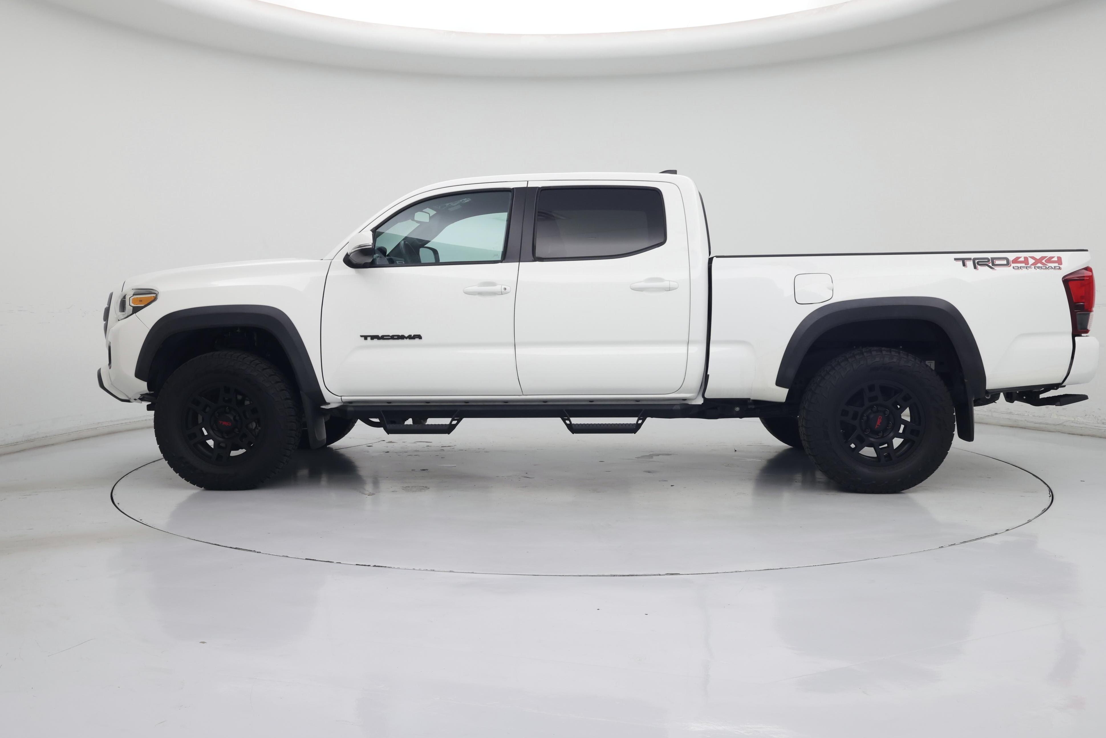 Thumbnail: 2019 Toyota Tacoma - 3