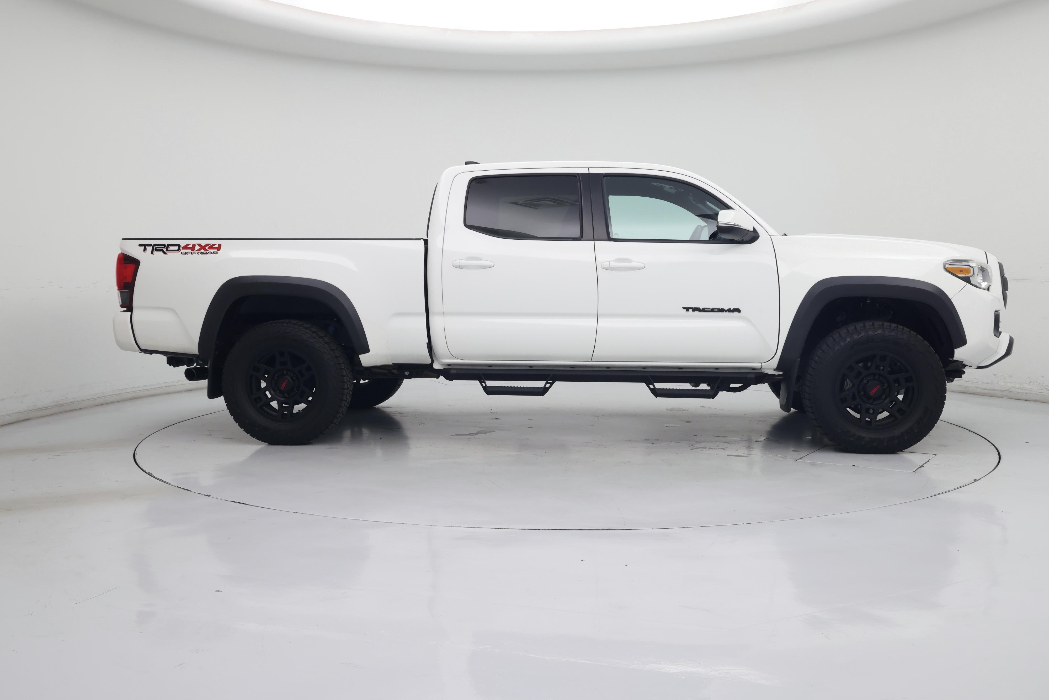 Thumbnail: 2019 Toyota Tacoma - 7