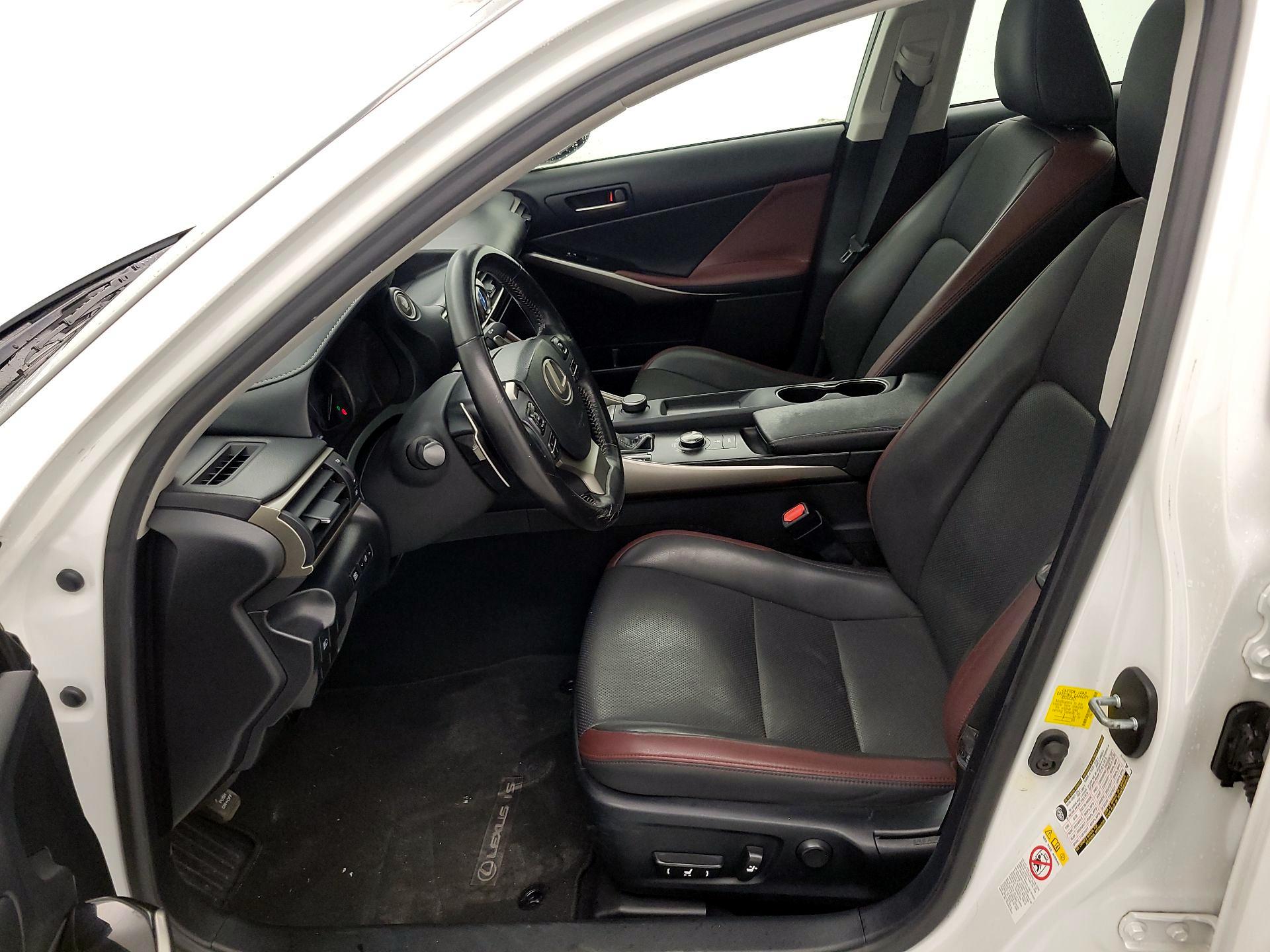 Thumbnail: 2018 Lexus IS - 11