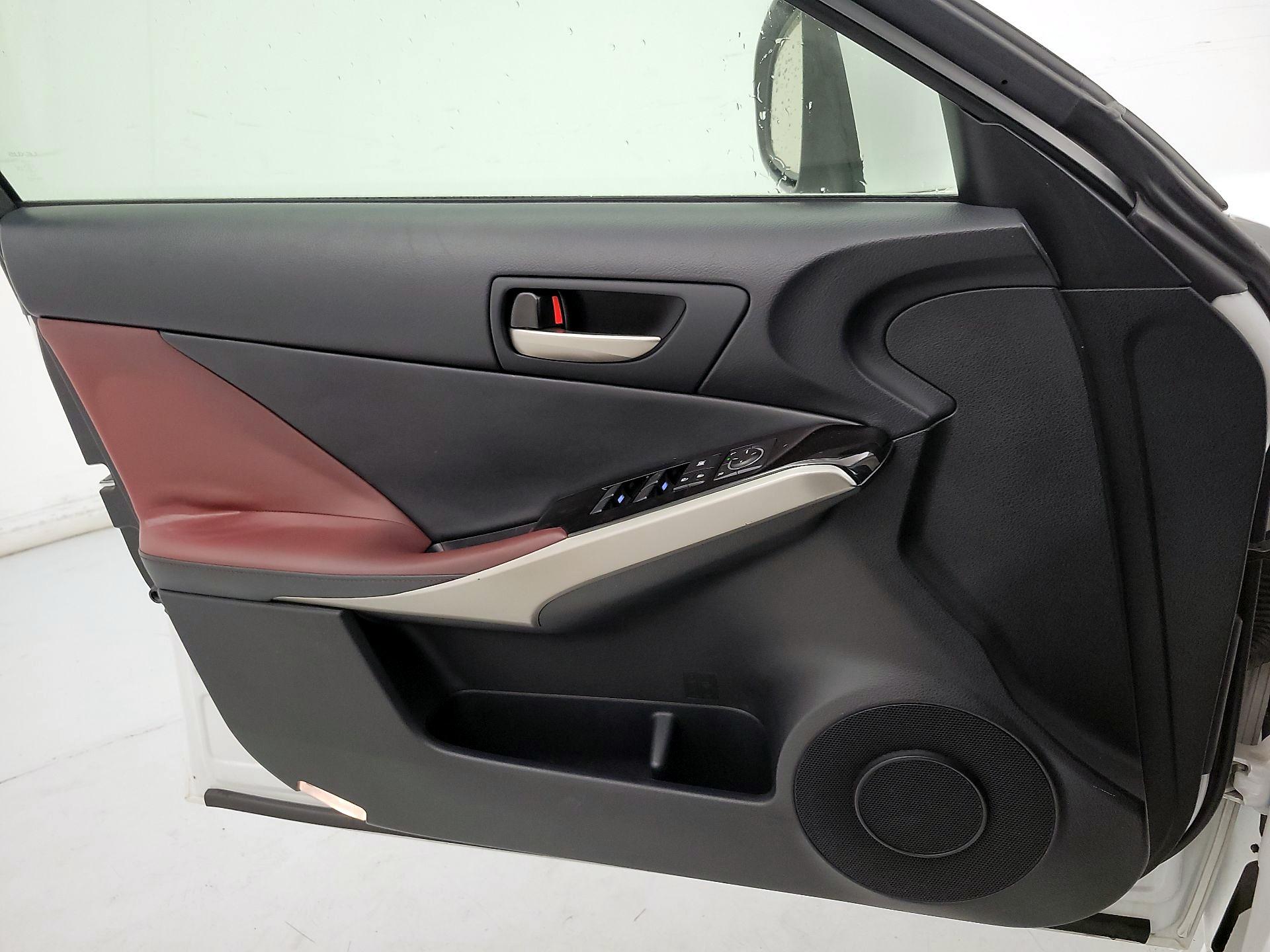 Thumbnail: 2018 Lexus IS - 12