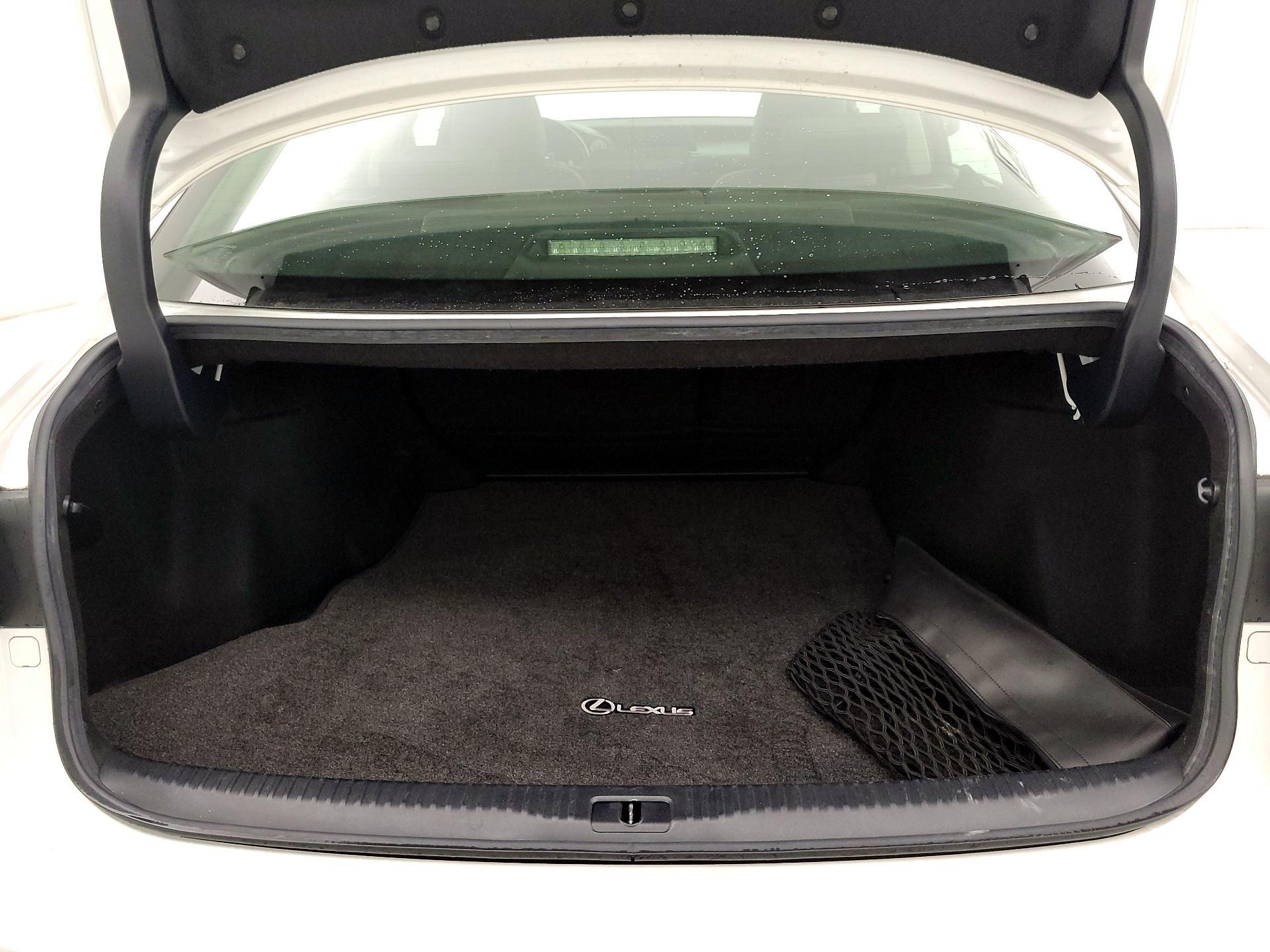 Thumbnail: 2018 Lexus IS - 20