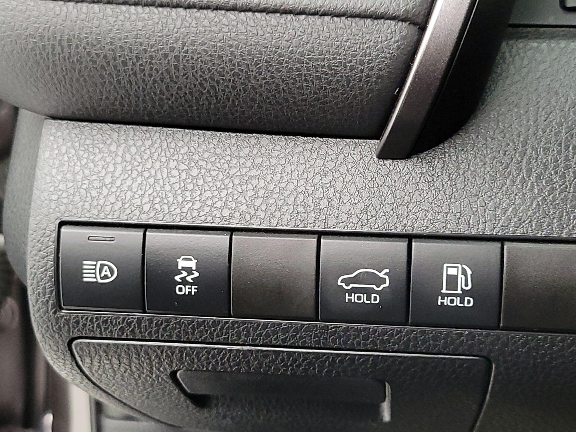 Thumbnail: 2022 Toyota Camry - 13