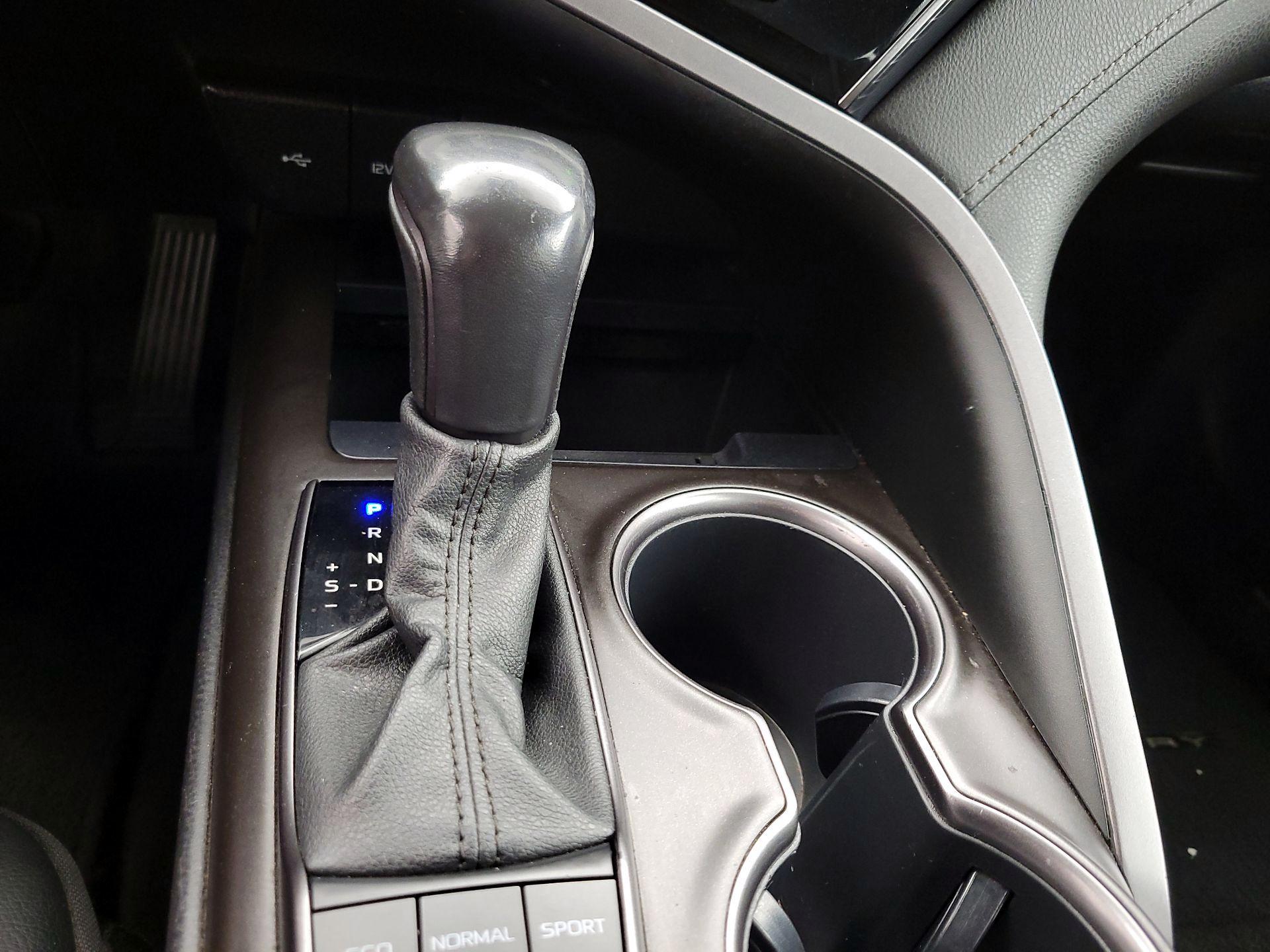 Thumbnail: 2022 Toyota Camry - 17