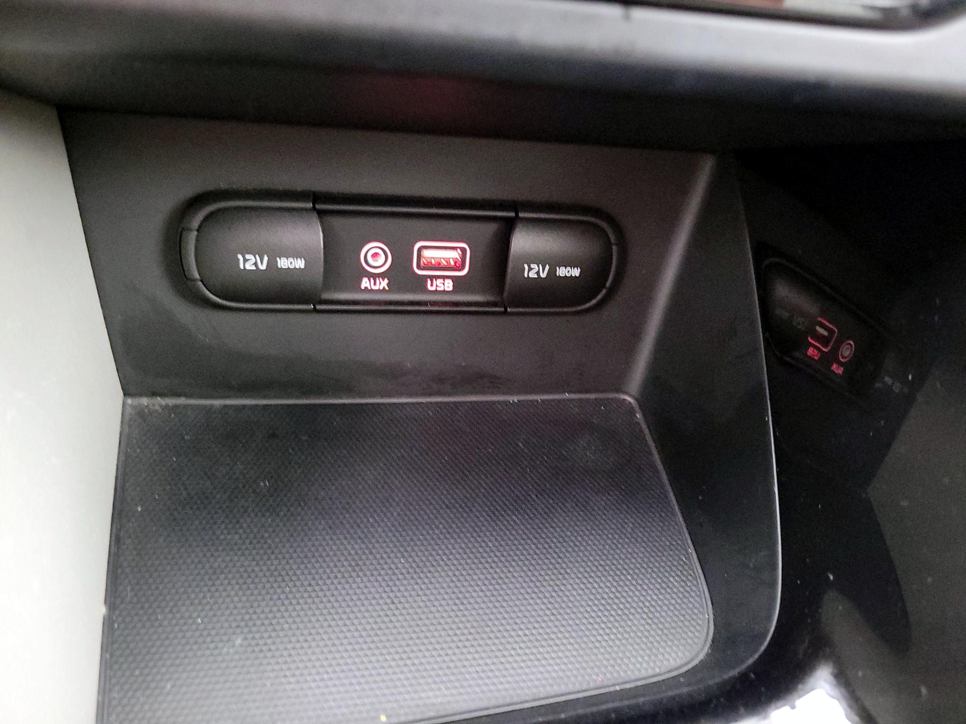 Thumbnail: 2018 Kia Niro - 18