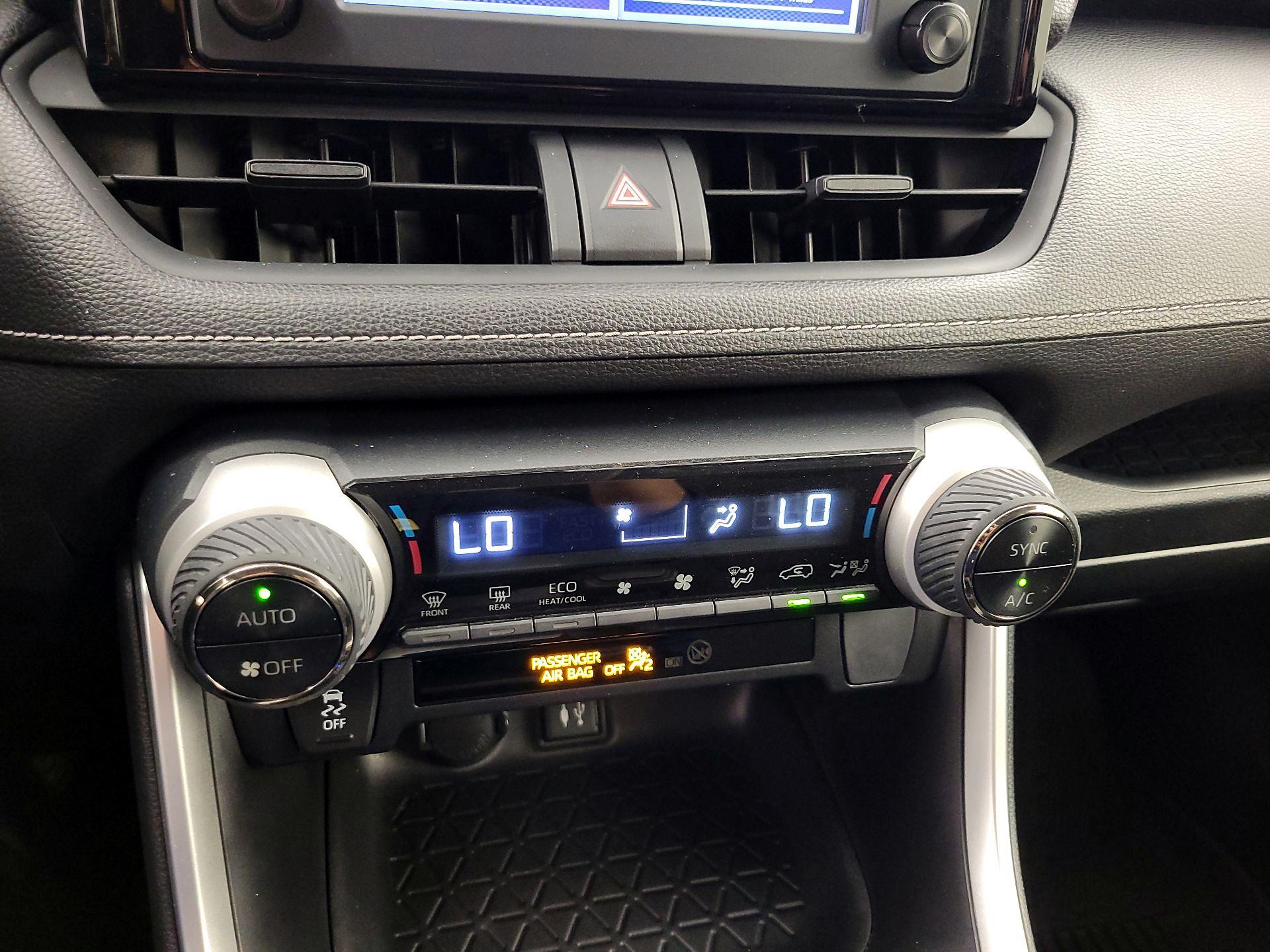 Thumbnail: 2019 Toyota RAV4 - 16