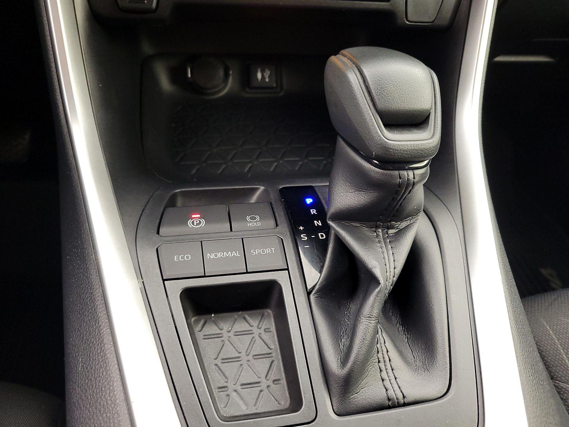 Thumbnail: 2019 Toyota RAV4 - 17