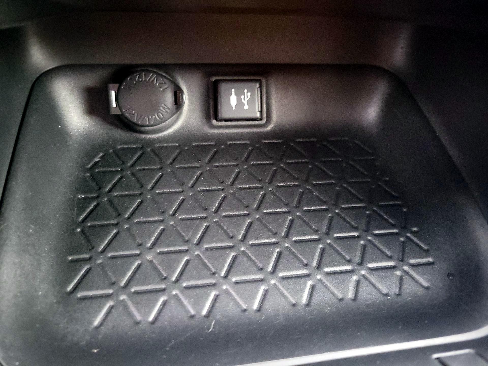 Thumbnail: 2019 Toyota RAV4 - 18