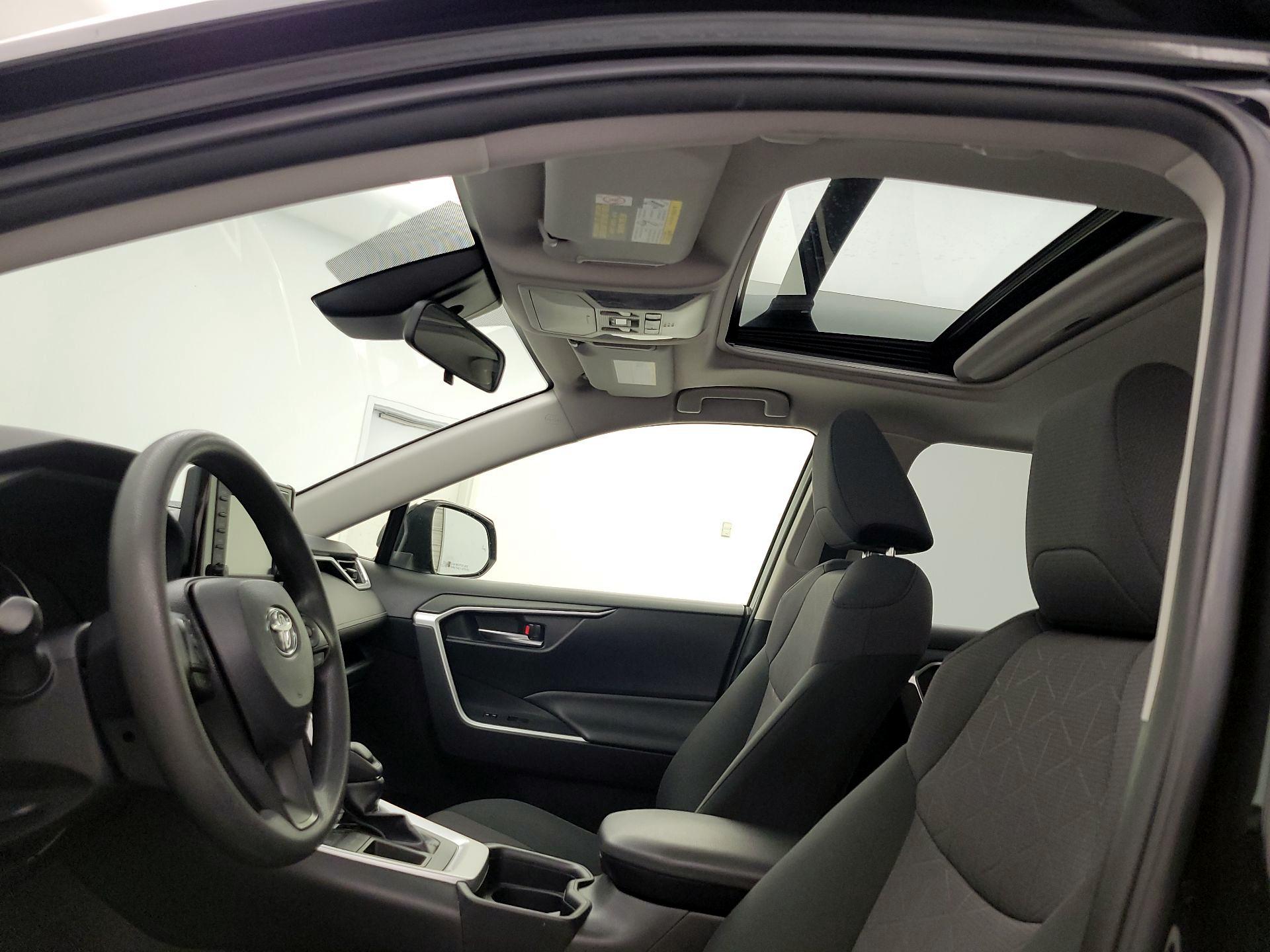 Thumbnail: 2019 Toyota RAV4 - 19