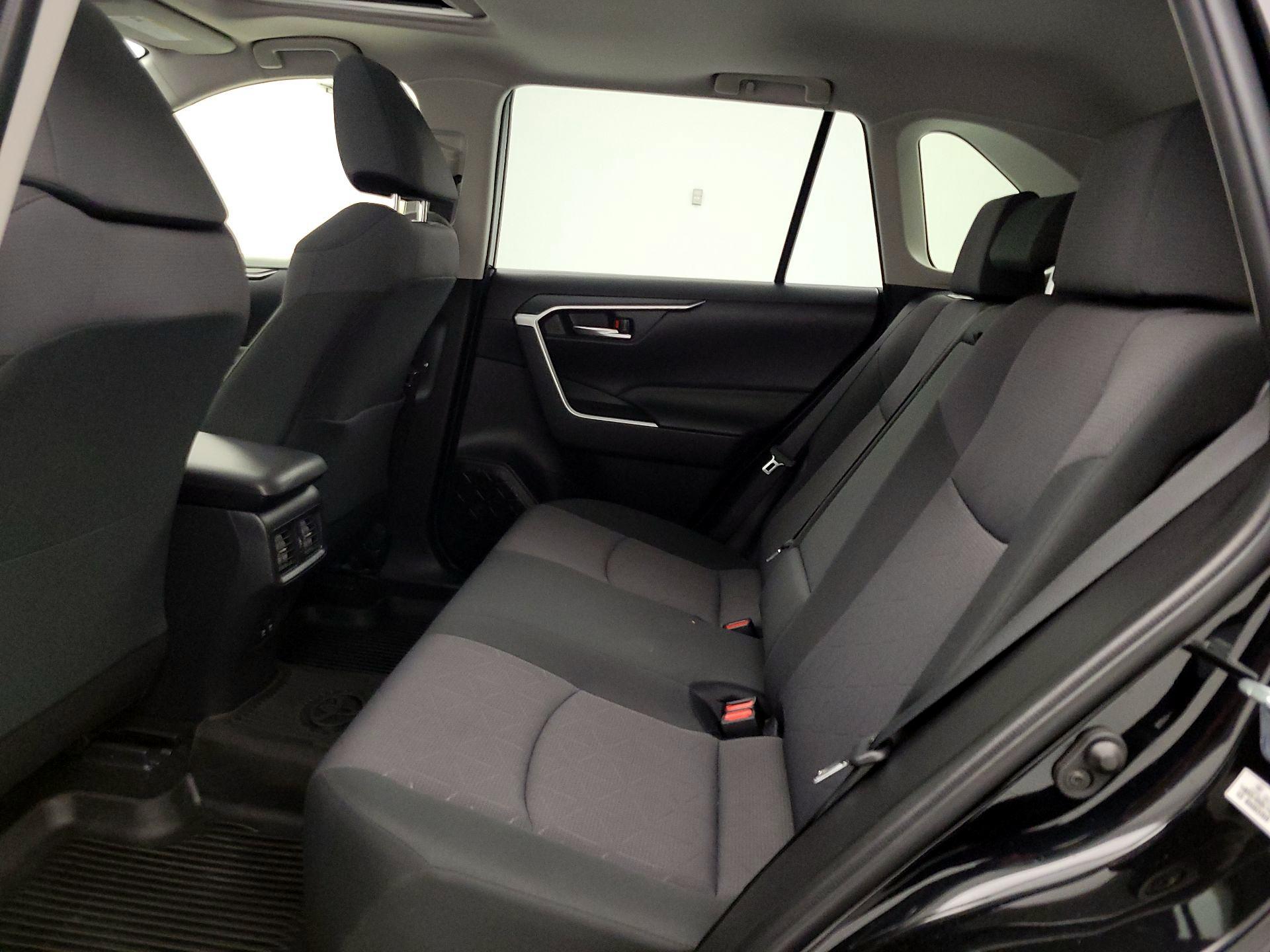 Thumbnail: 2019 Toyota RAV4 - 20