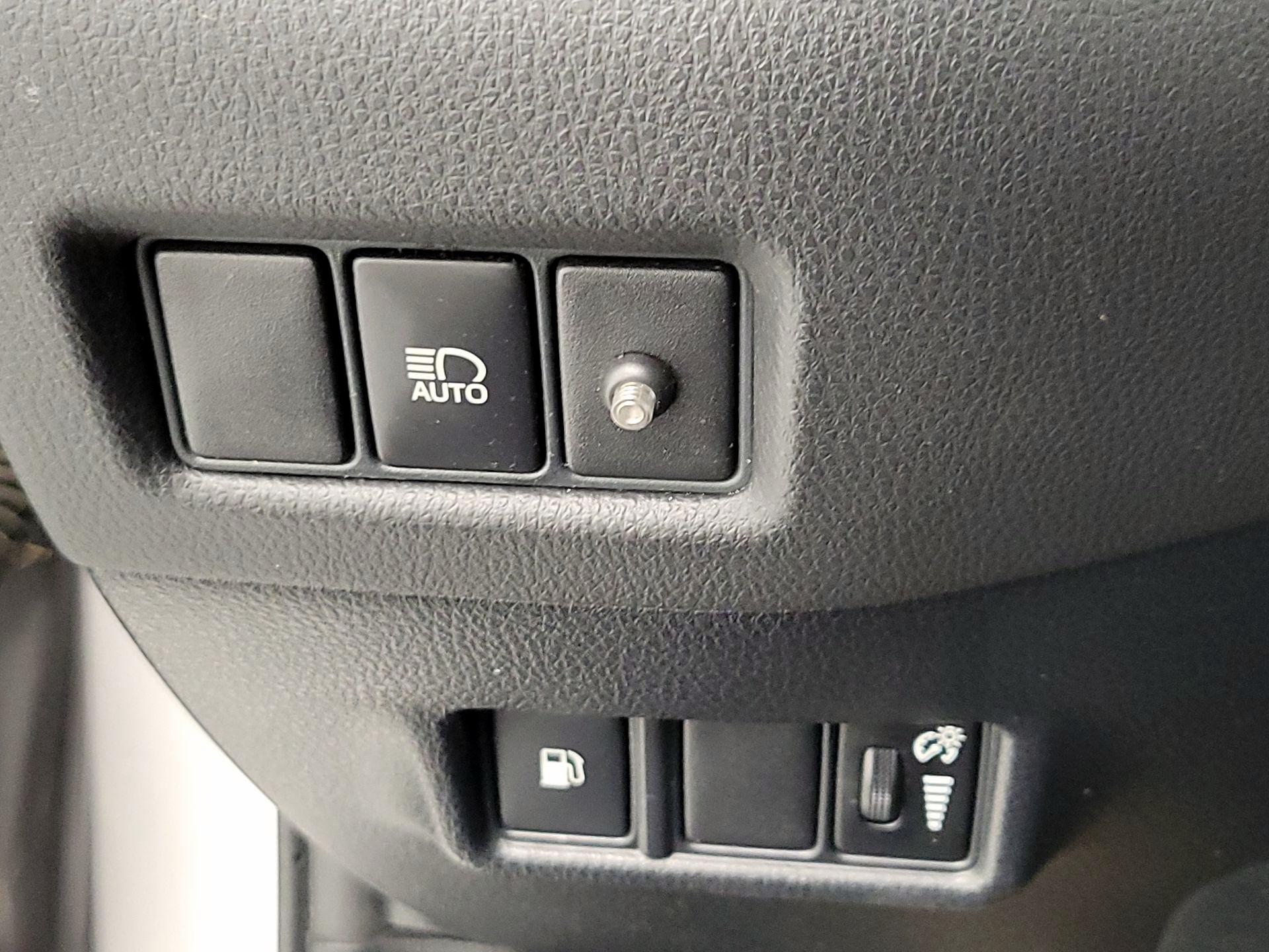 Thumbnail: 2018 Toyota C-HR - 13