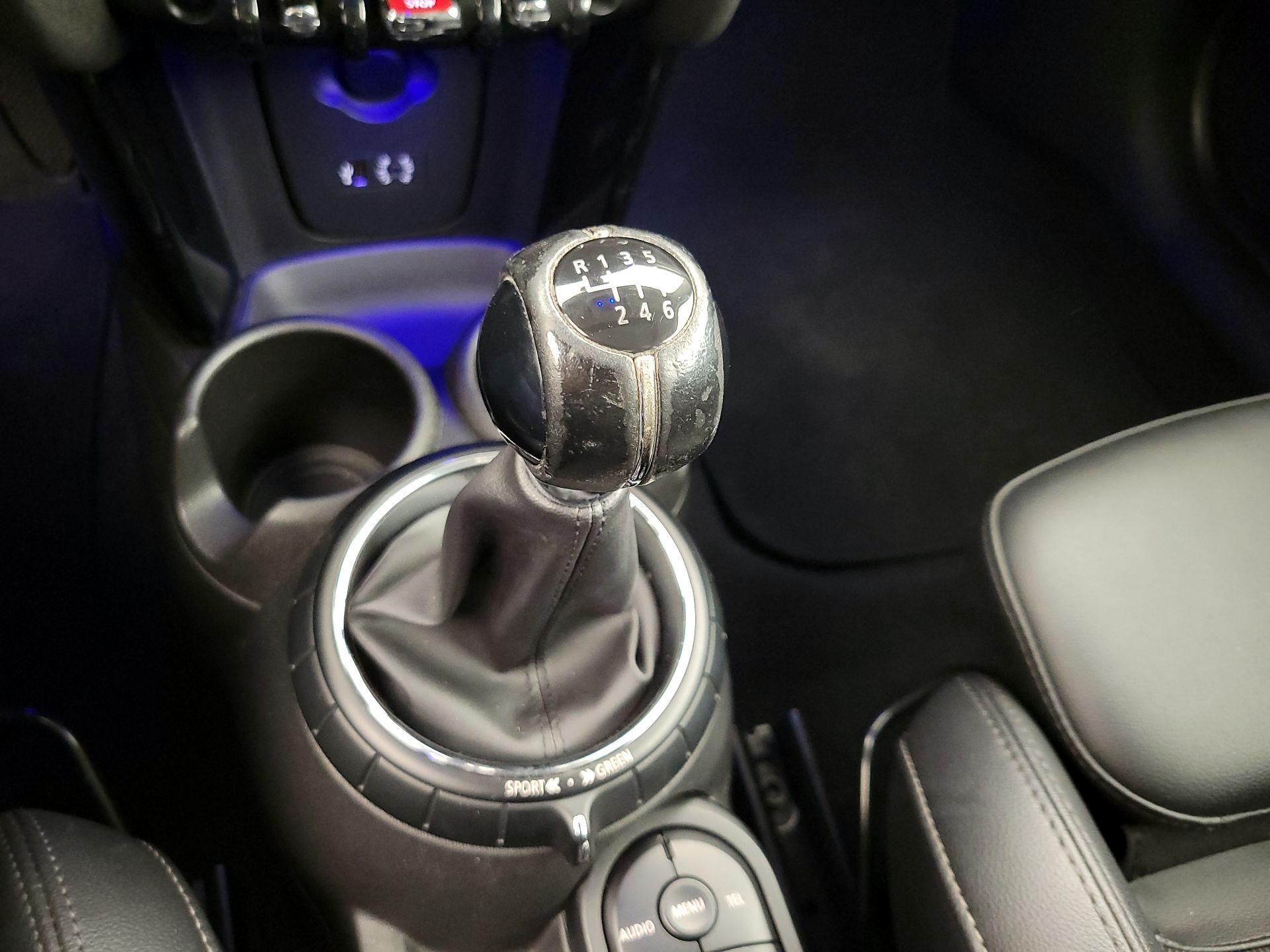 Thumbnail: 2015 MINI Cooper Hardtop - 17