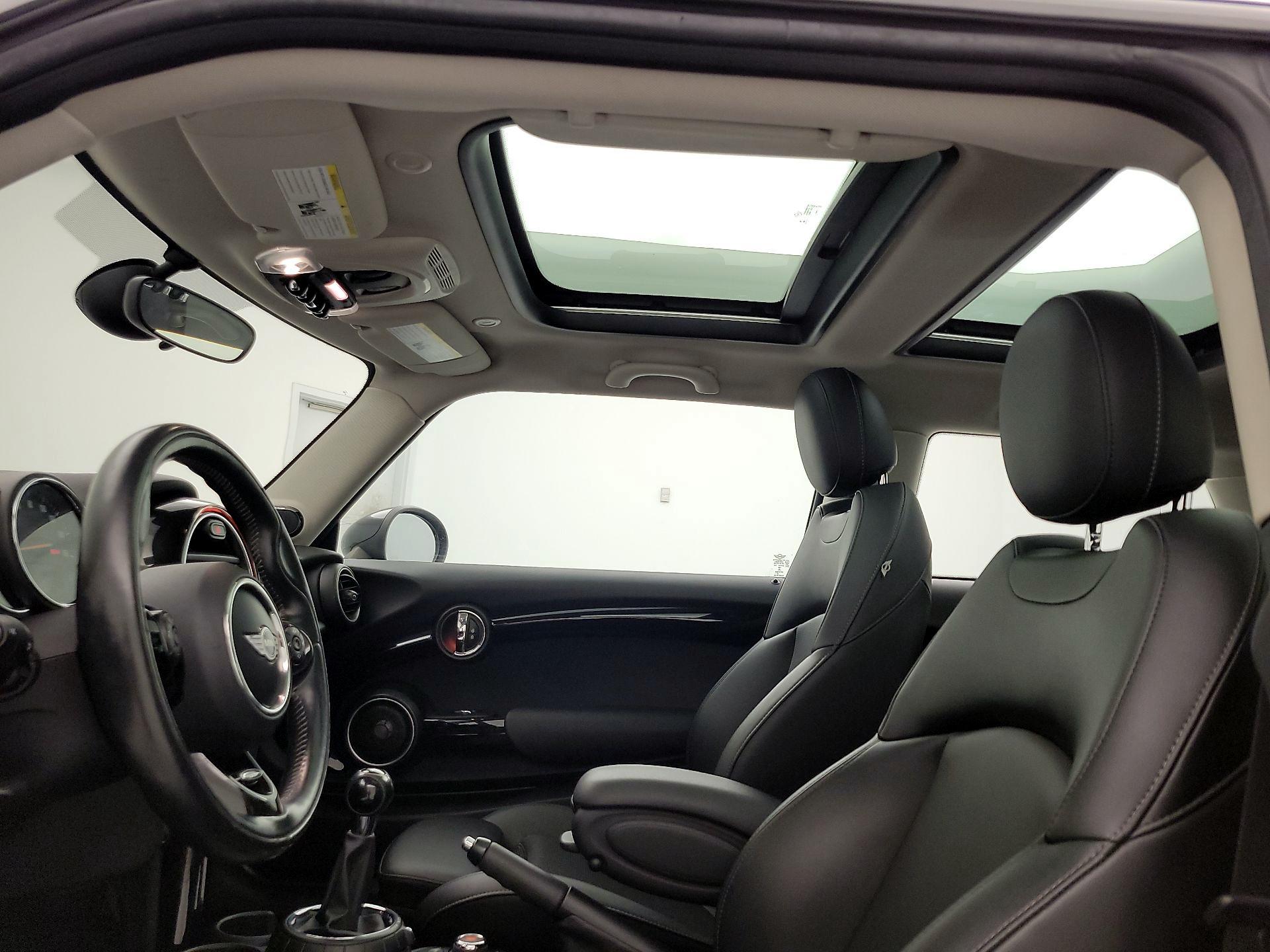 Thumbnail: 2015 MINI Cooper Hardtop - 19