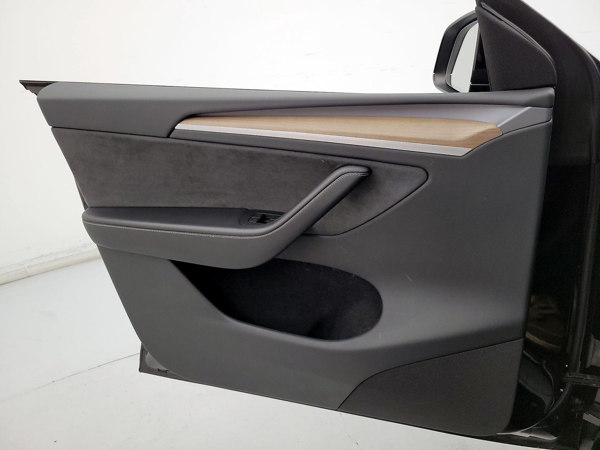 Thumbnail: 2023 Tesla Model Y - 12