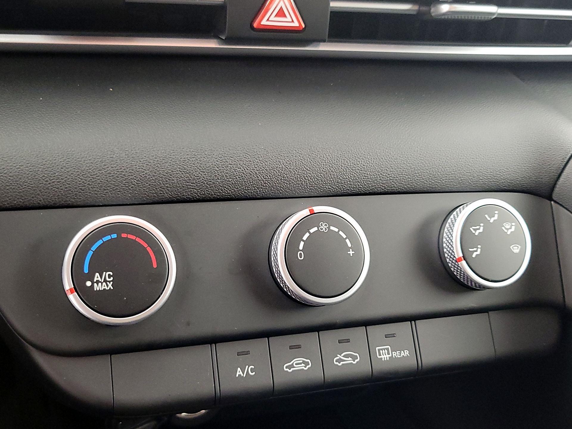 Thumbnail: 2025 Hyundai Elantra - 16