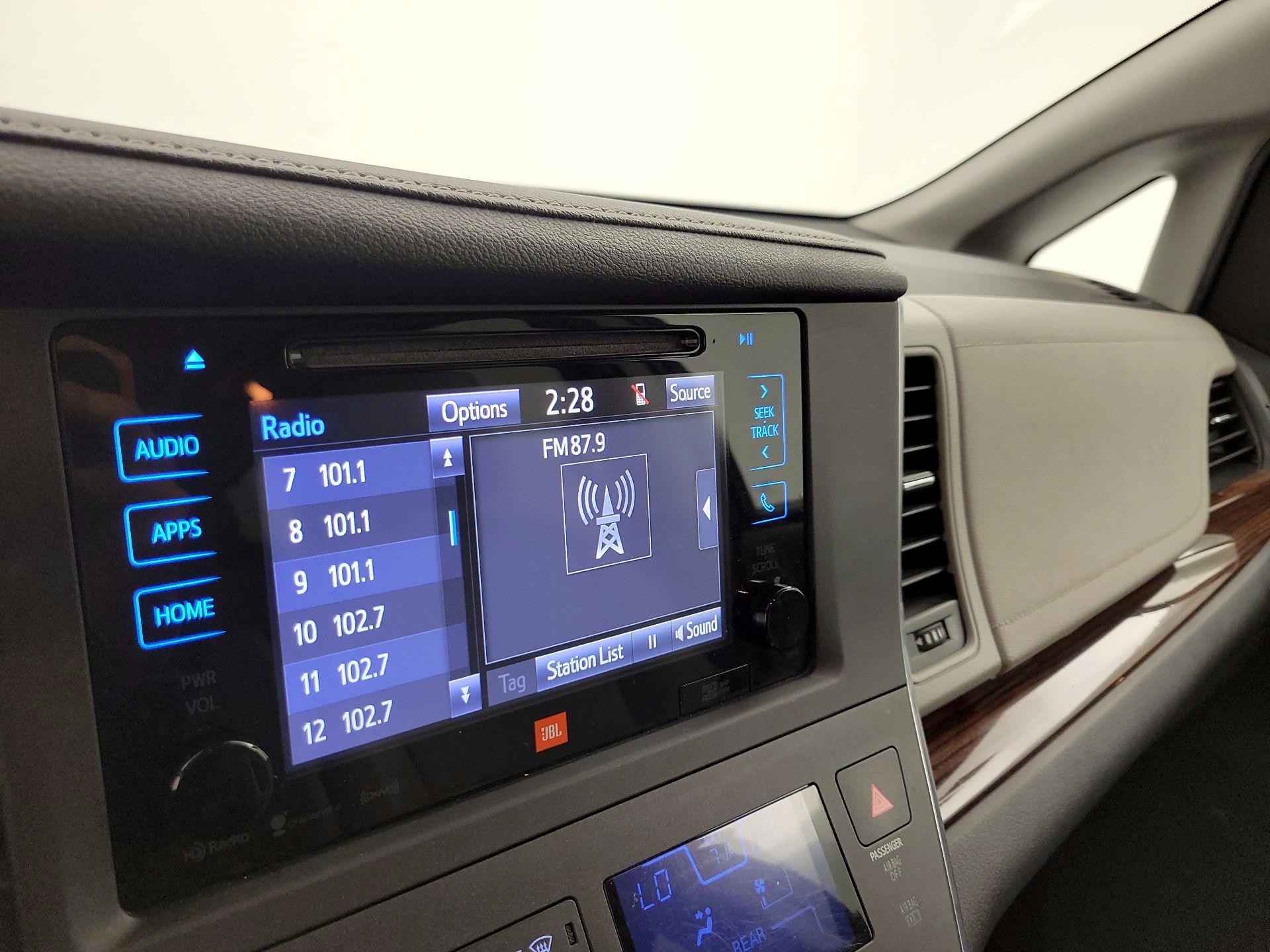 Thumbnail: 2016 Toyota Sienna - 15