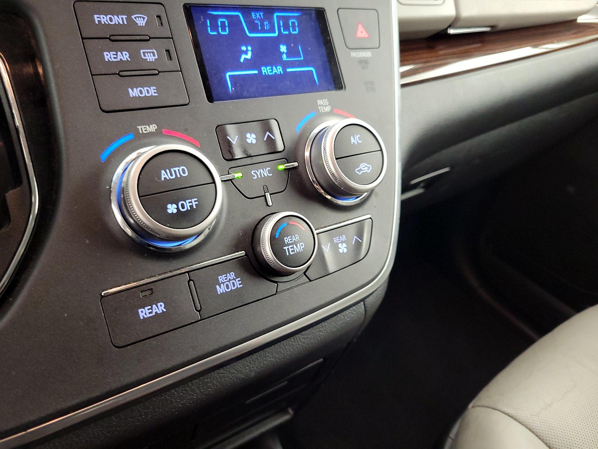 Thumbnail: 2016 Toyota Sienna - 16