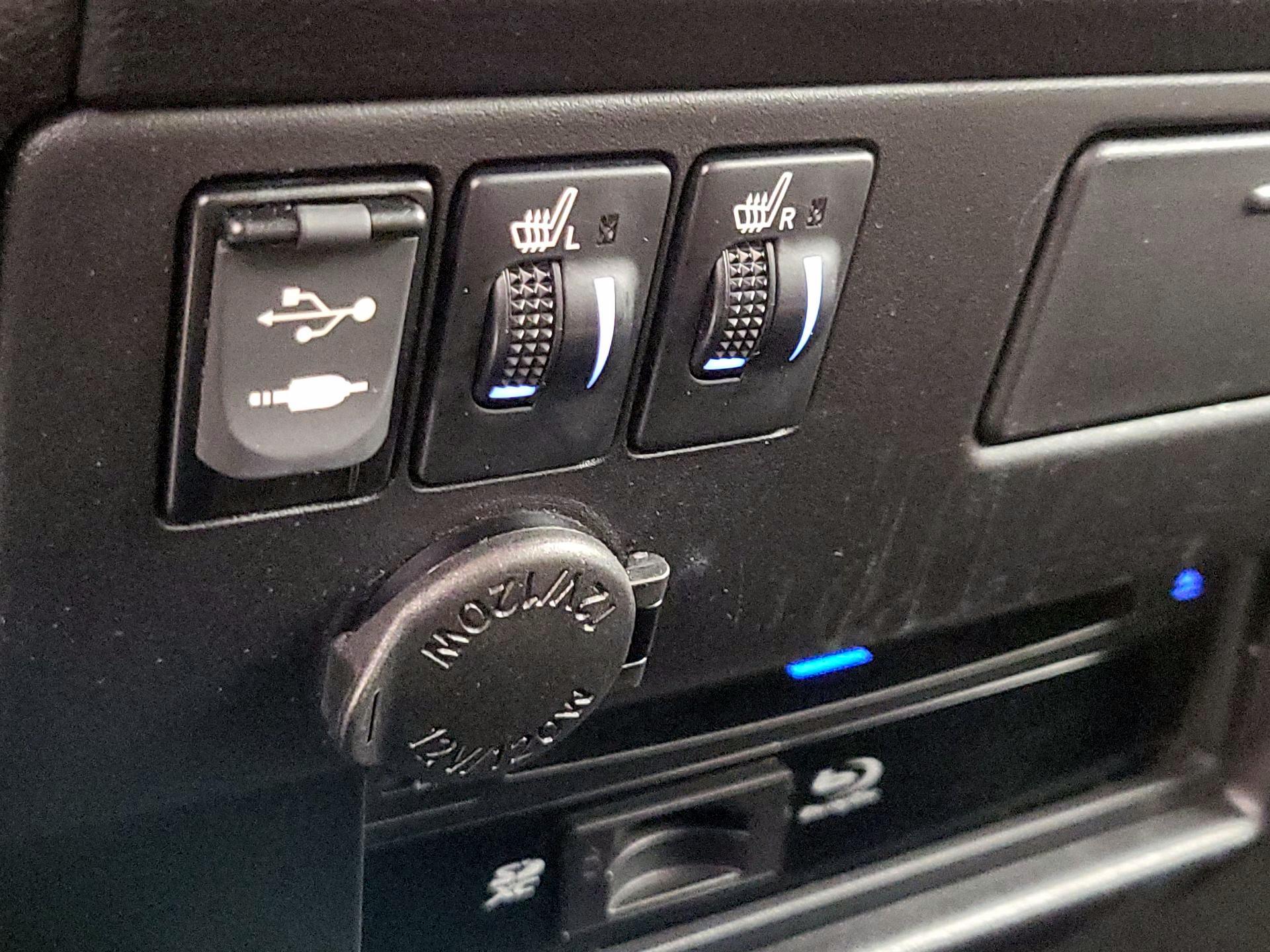 Thumbnail: 2016 Toyota Sienna - 18