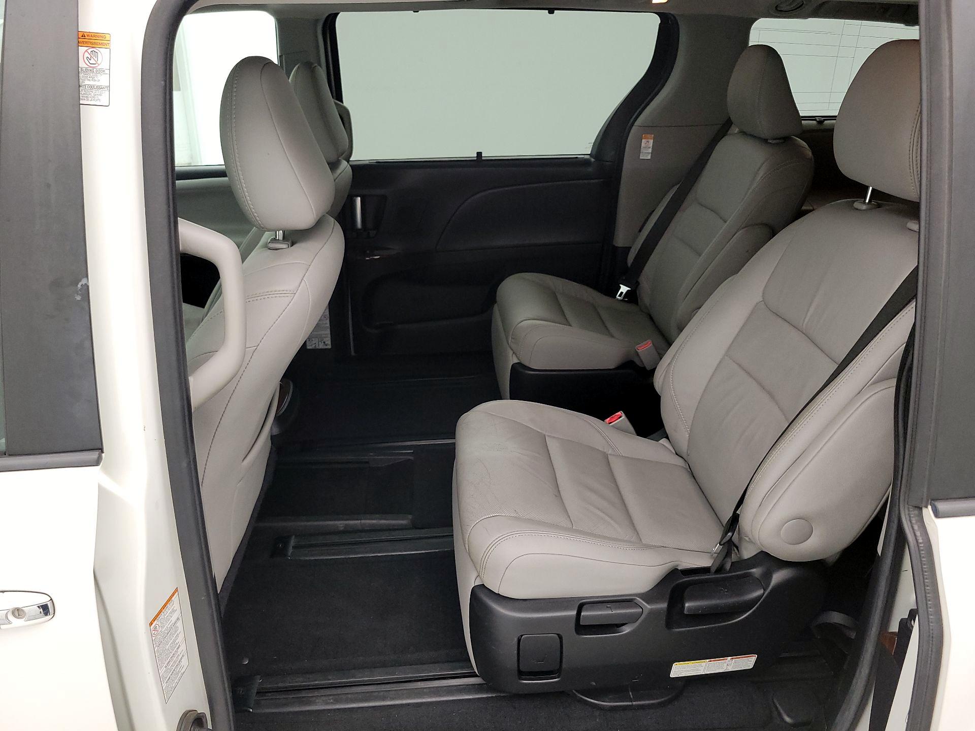 Thumbnail: 2016 Toyota Sienna - 20