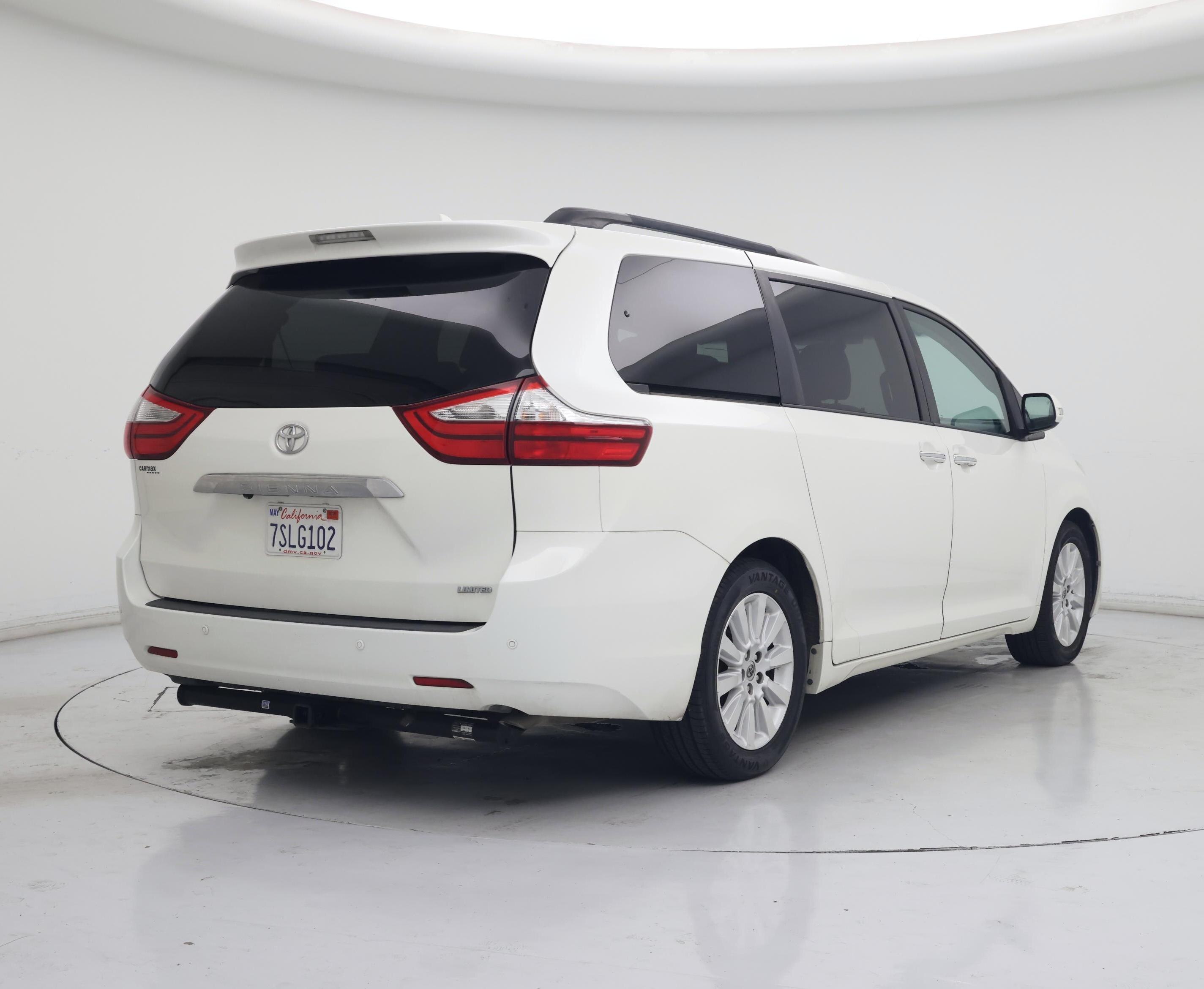 Thumbnail: 2016 Toyota Sienna - 8