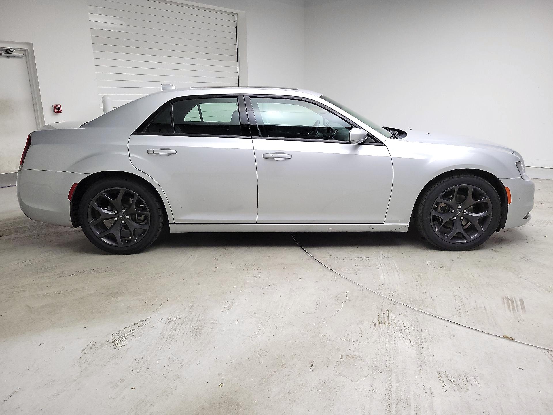 Thumbnail: 2023 Chrysler 300 - 4