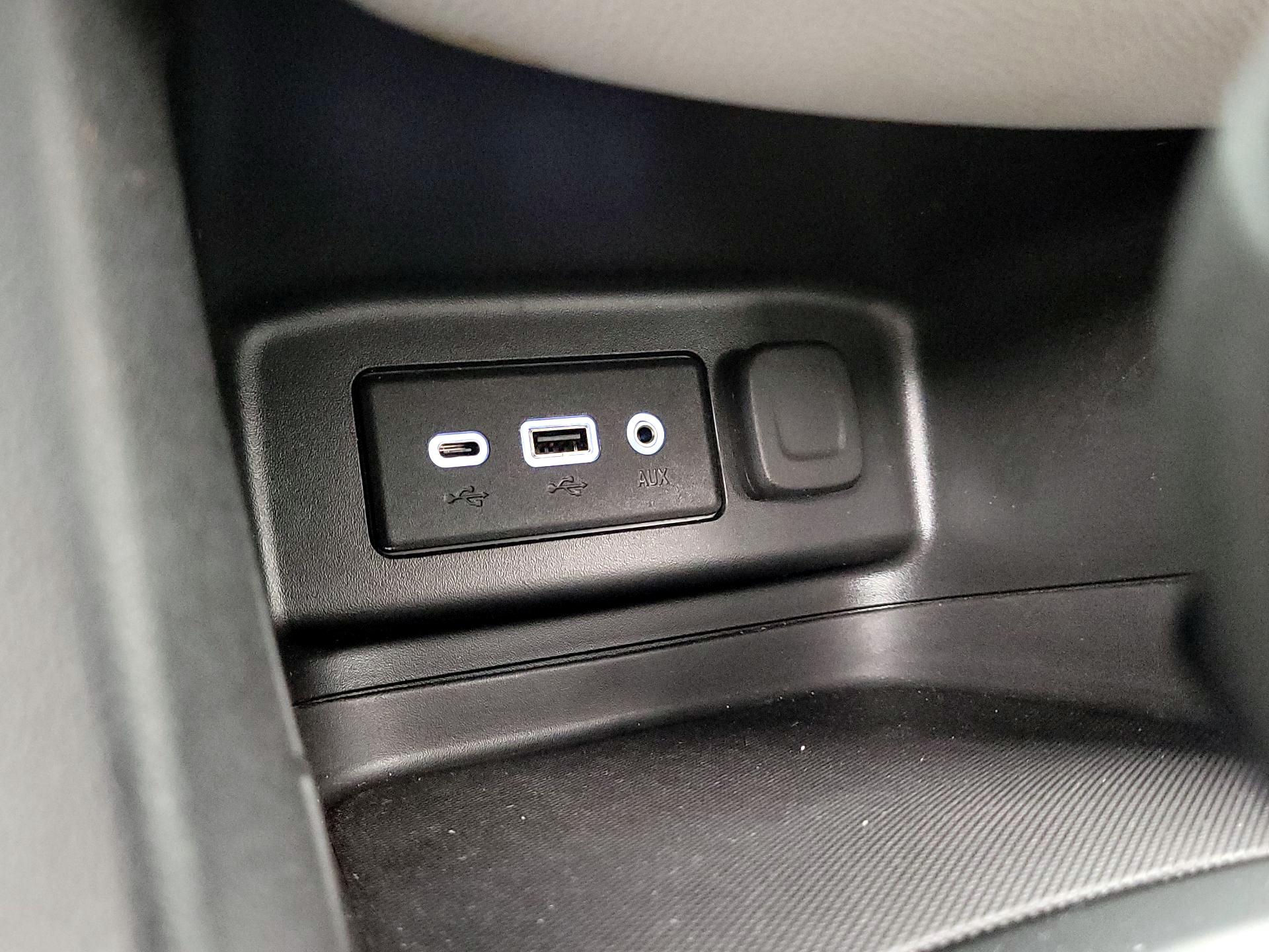 Thumbnail: 2022 Chevrolet Equinox - 18