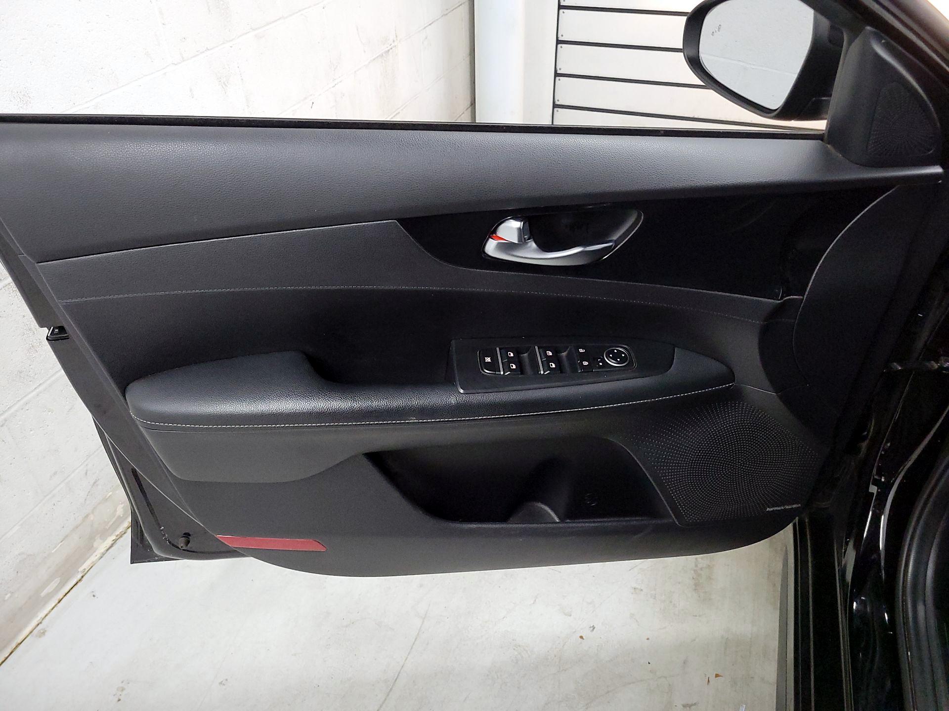 Thumbnail: 2021 Kia Forte - 12