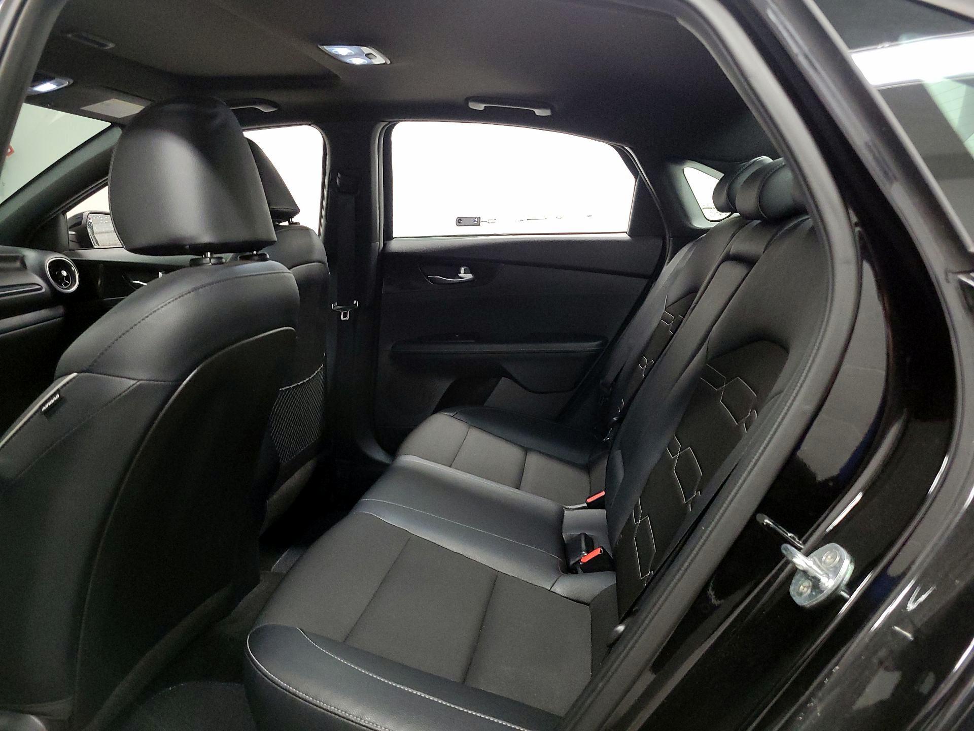 Thumbnail: 2021 Kia Forte - 17