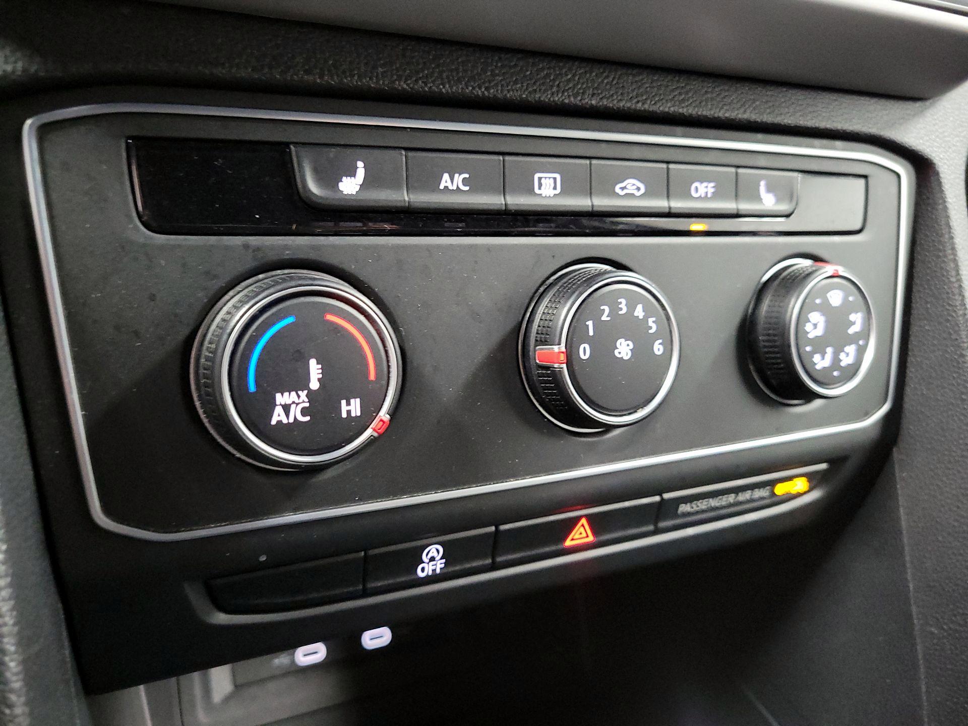 Thumbnail: 2022 Volkswagen Atlas - 16