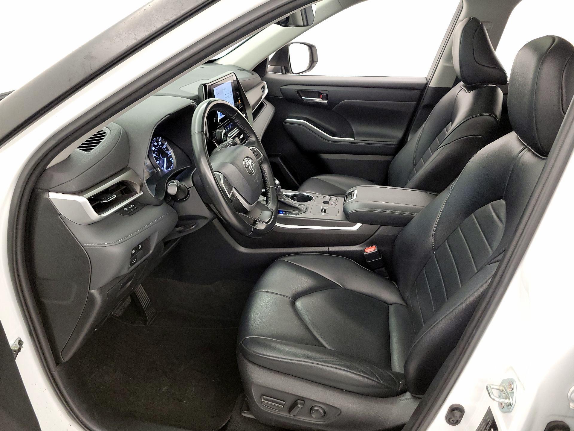 Thumbnail: 2023 Toyota Highlander - 11