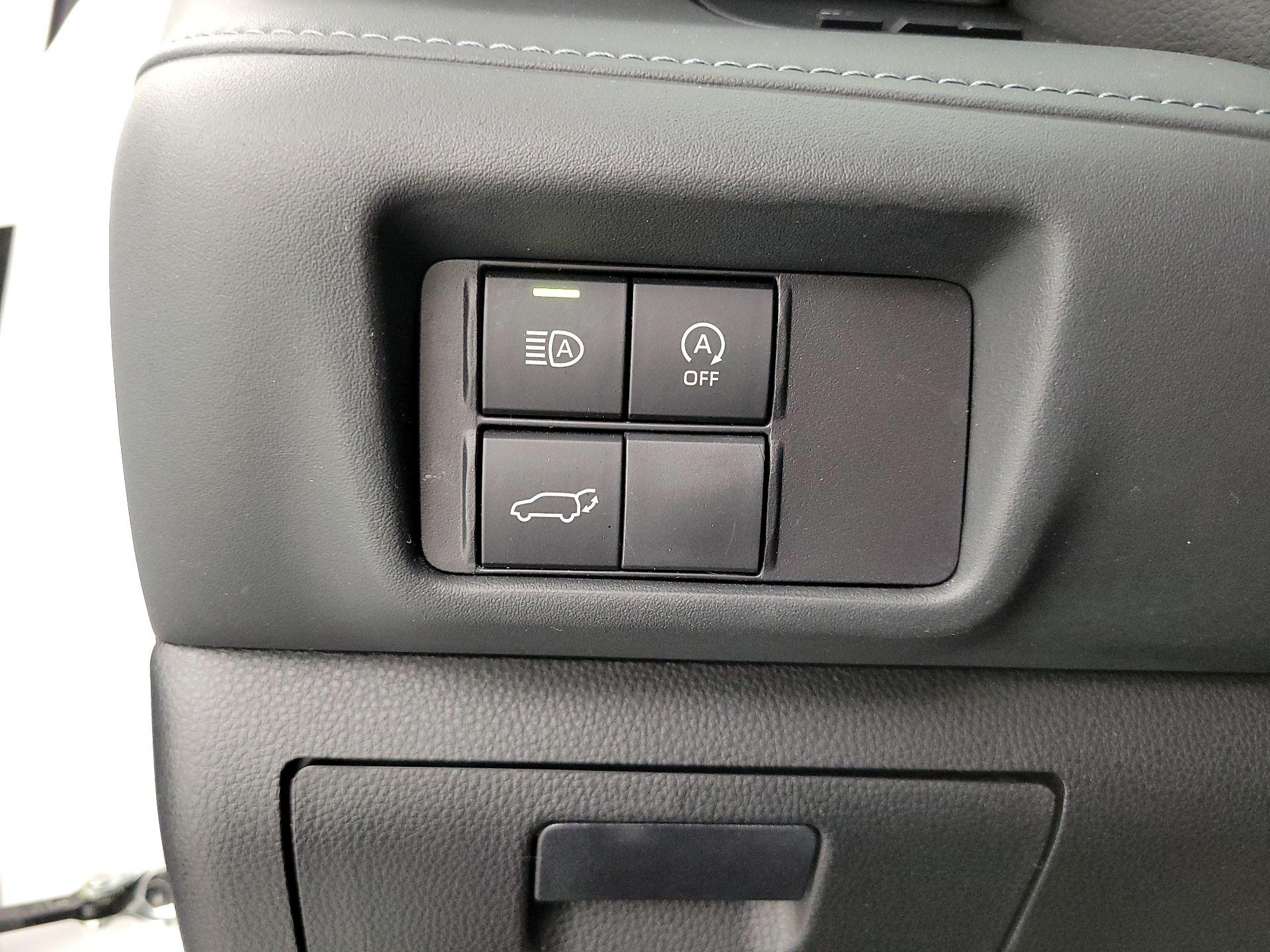 Thumbnail: 2023 Toyota Highlander - 13