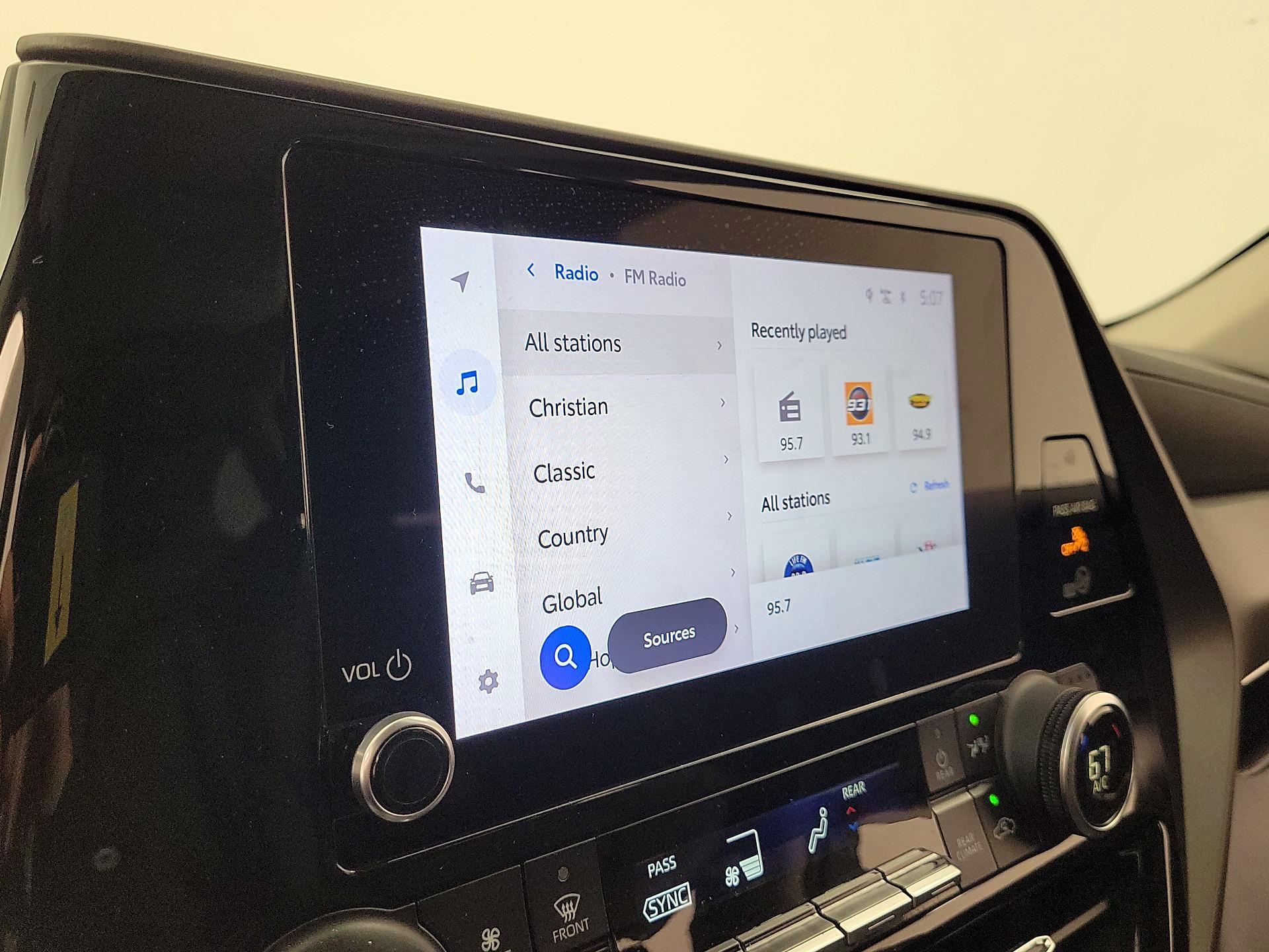 Thumbnail: 2023 Toyota Highlander - 15