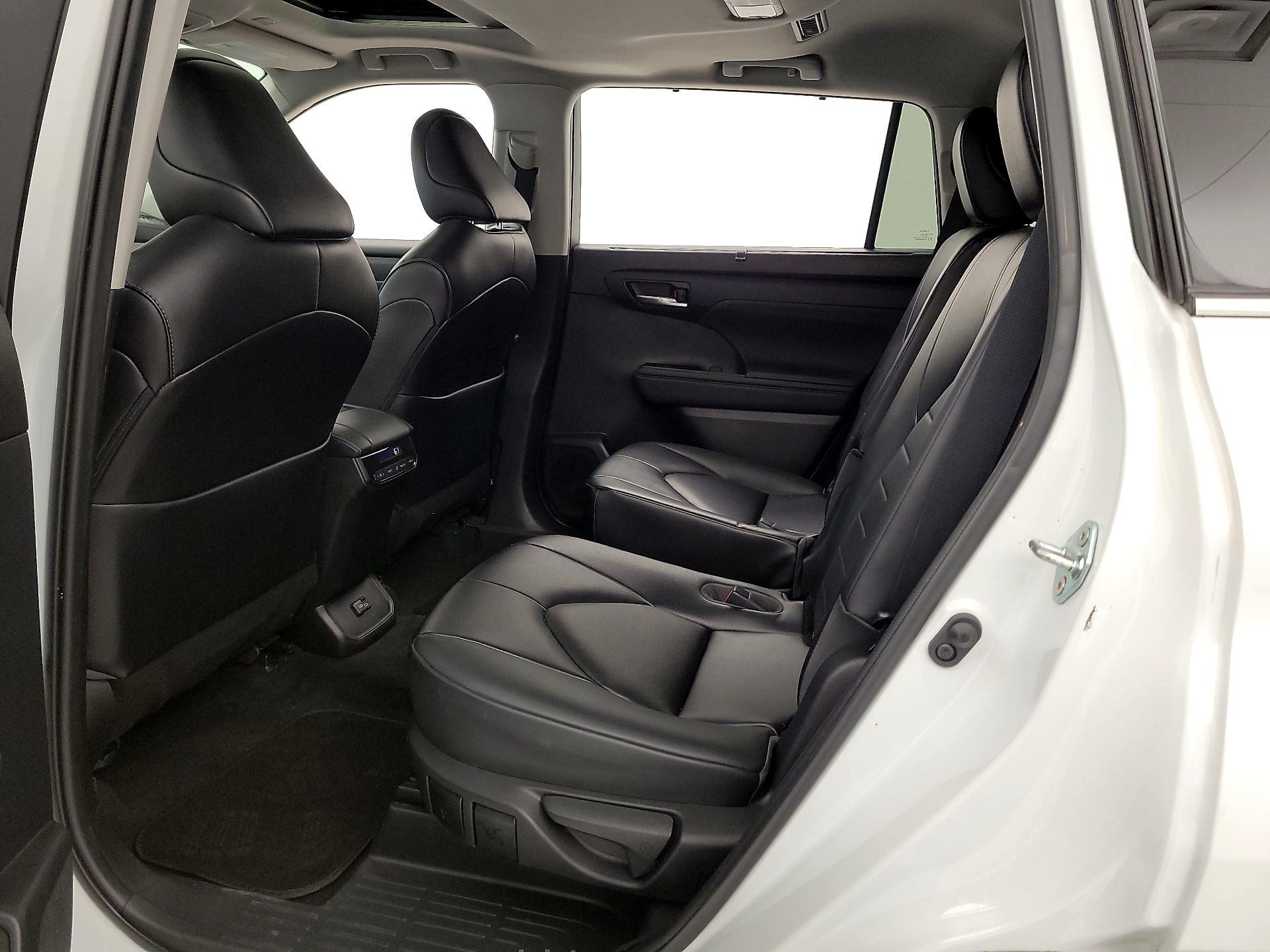 Thumbnail: 2023 Toyota Highlander - 20