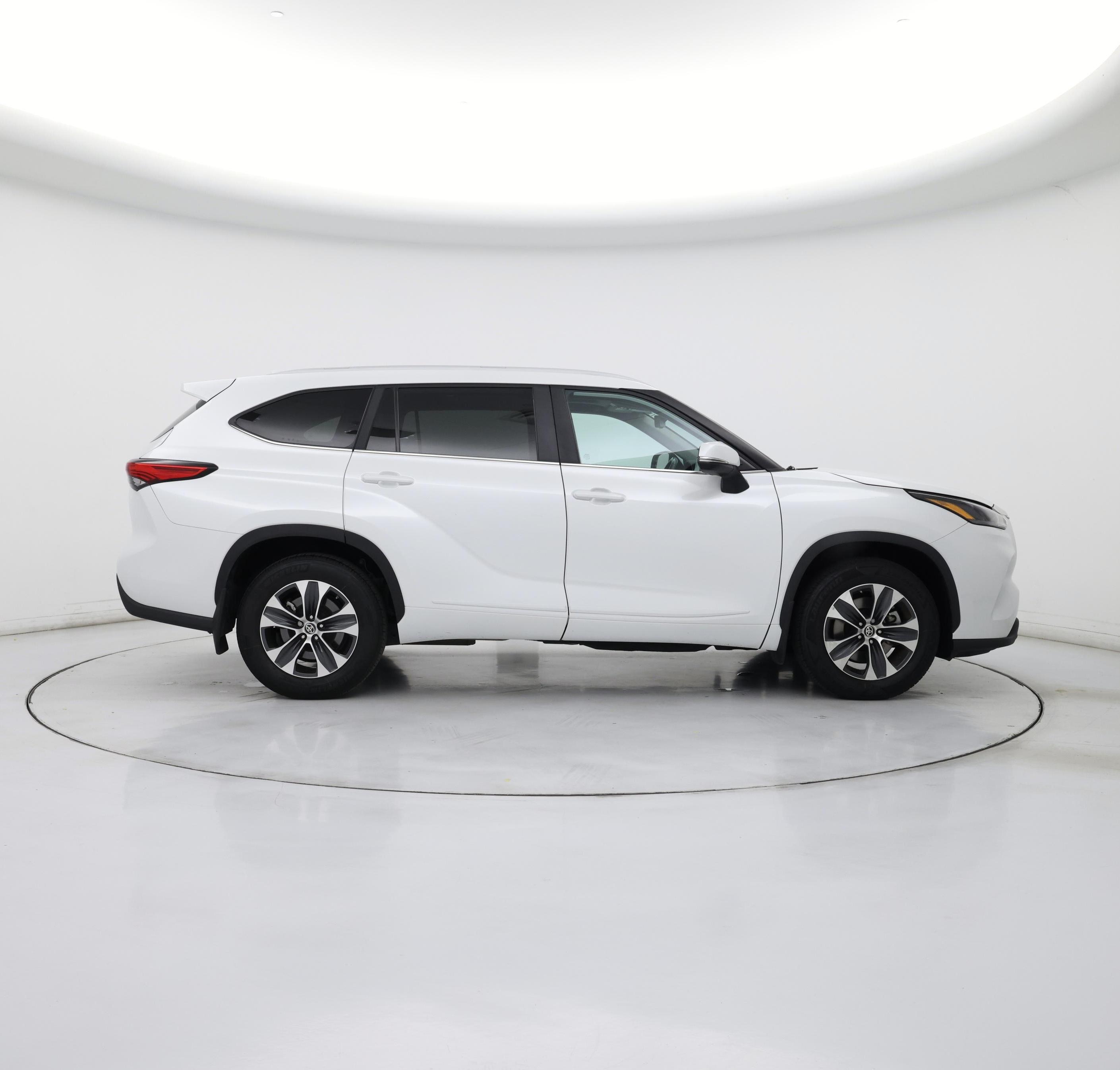 Thumbnail: 2023 Toyota Highlander - 7