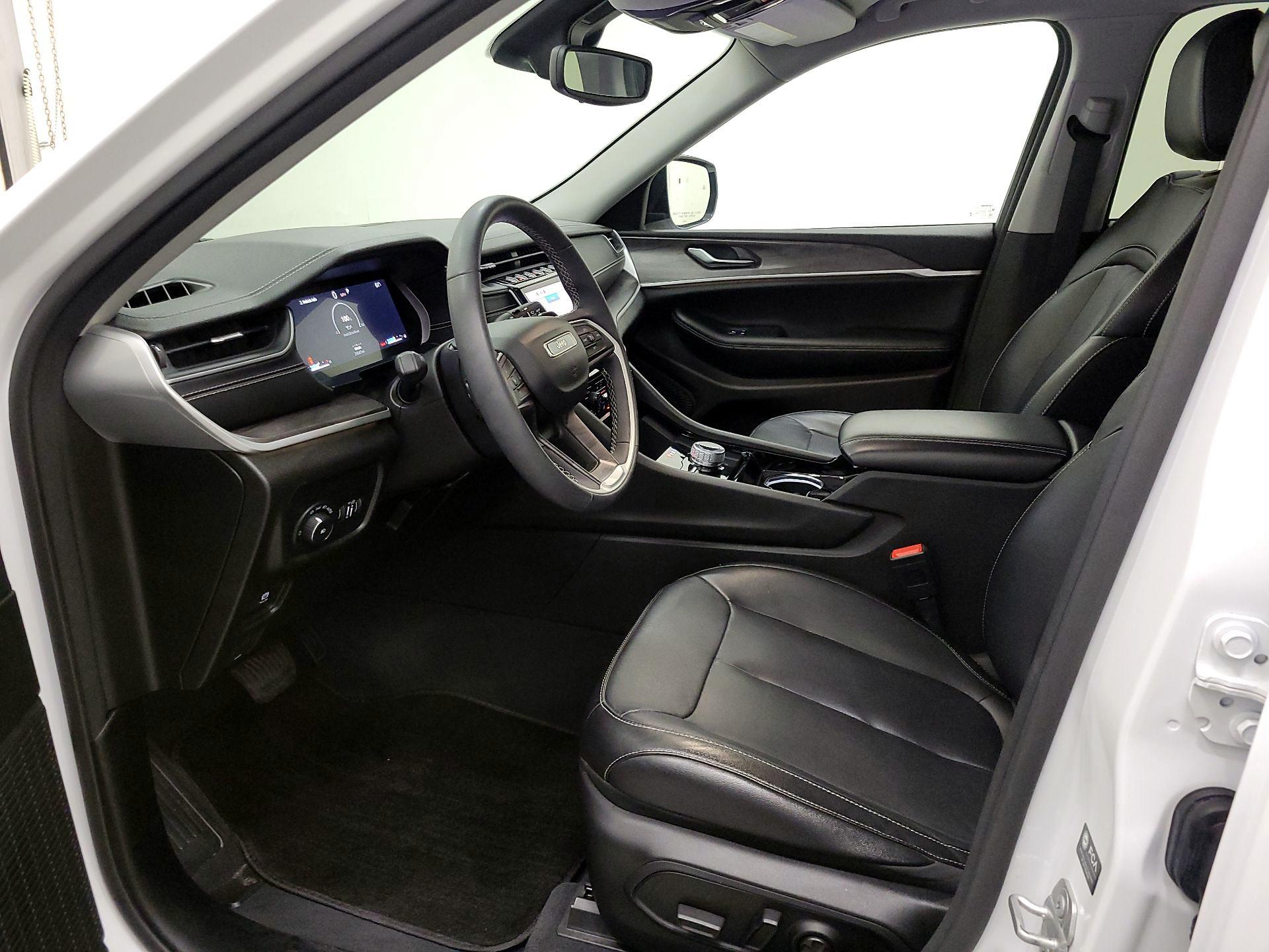 Thumbnail: 2023 Jeep Grand Cherokee - 11