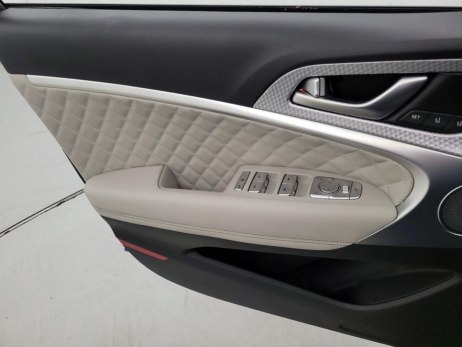 Thumbnail: 2023 Genesis G70 - 12