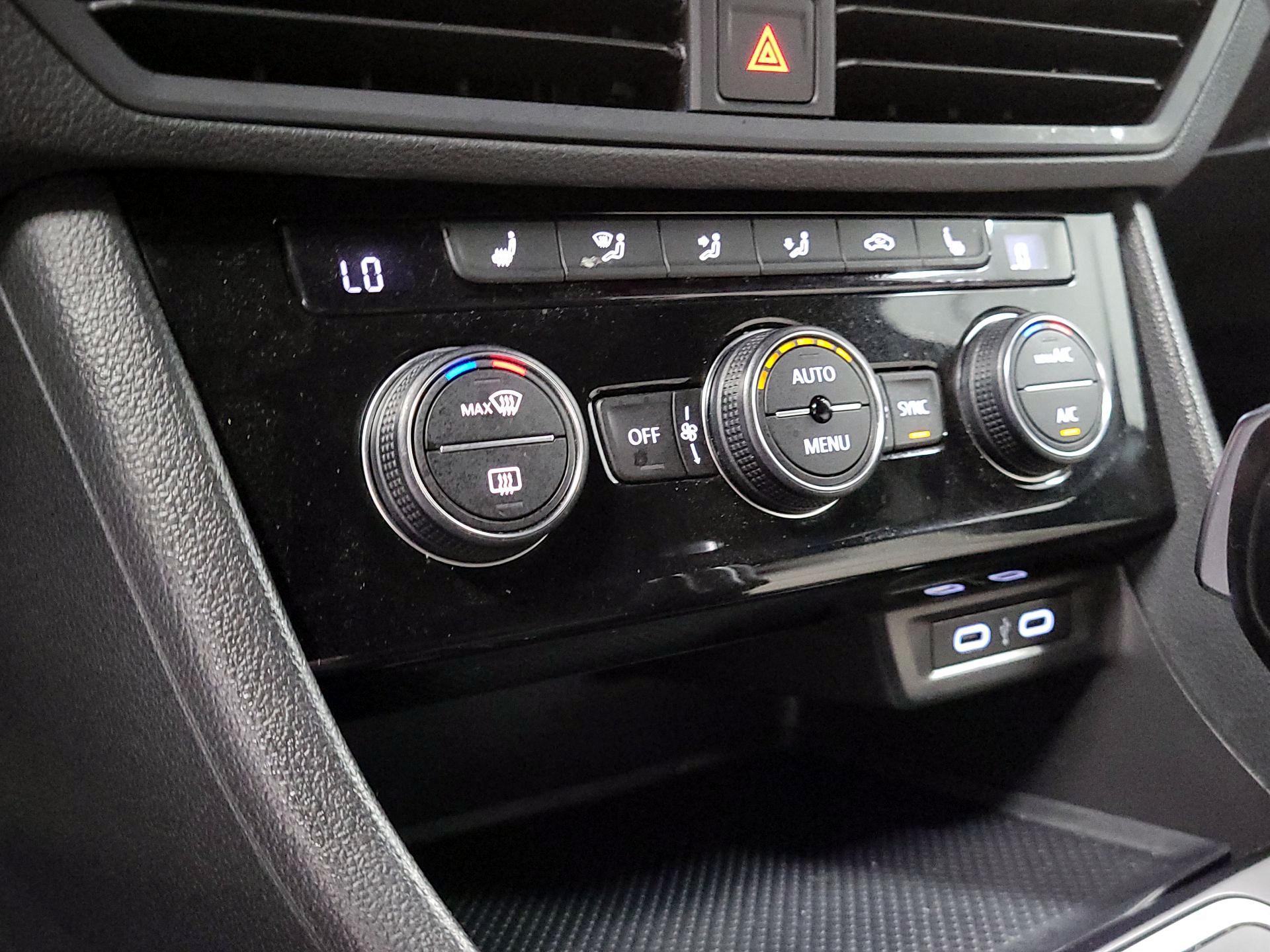 Thumbnail: 2020 Volkswagen Jetta - 16