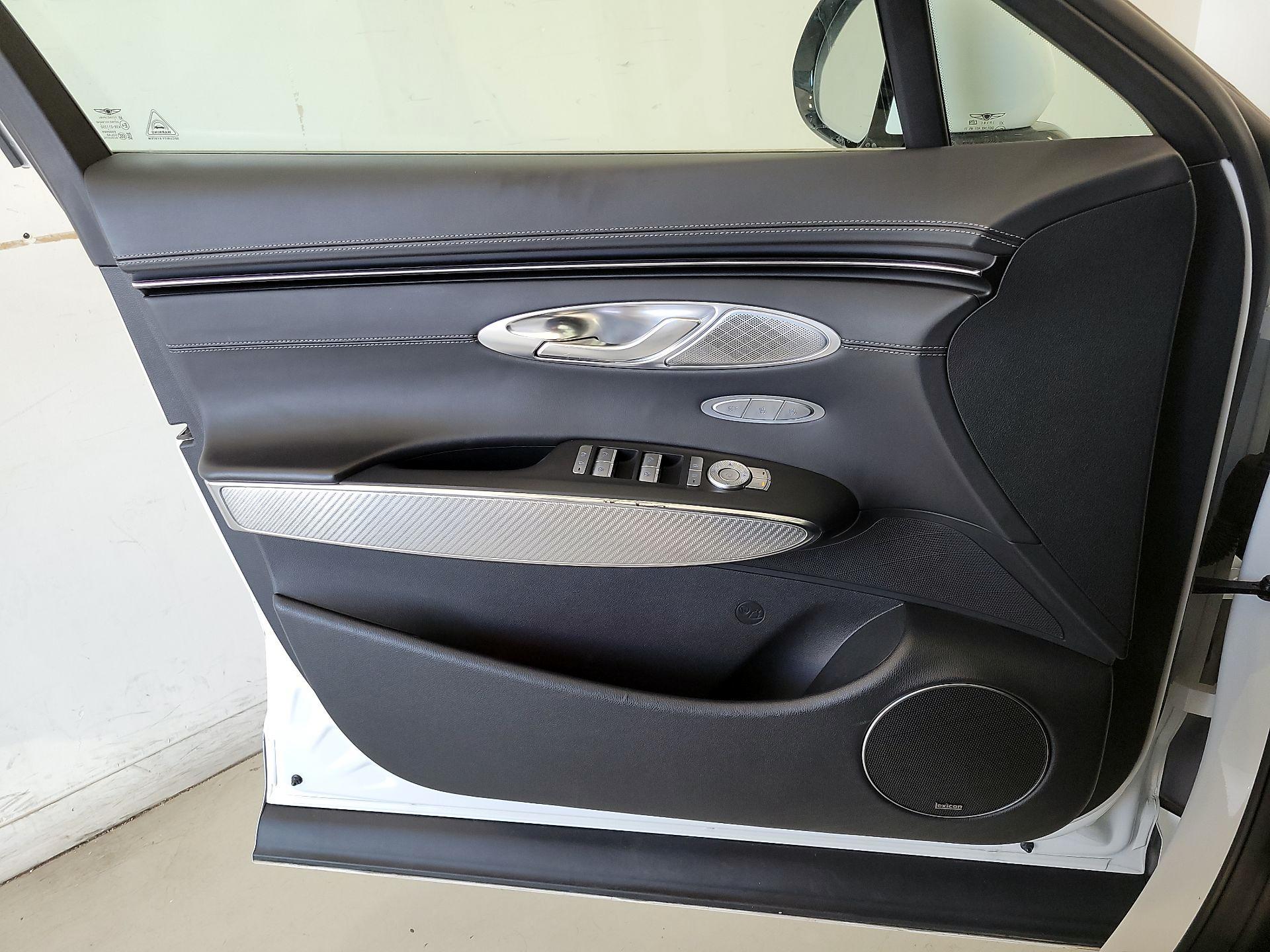 Thumbnail: 2023 Genesis GV70 - 12