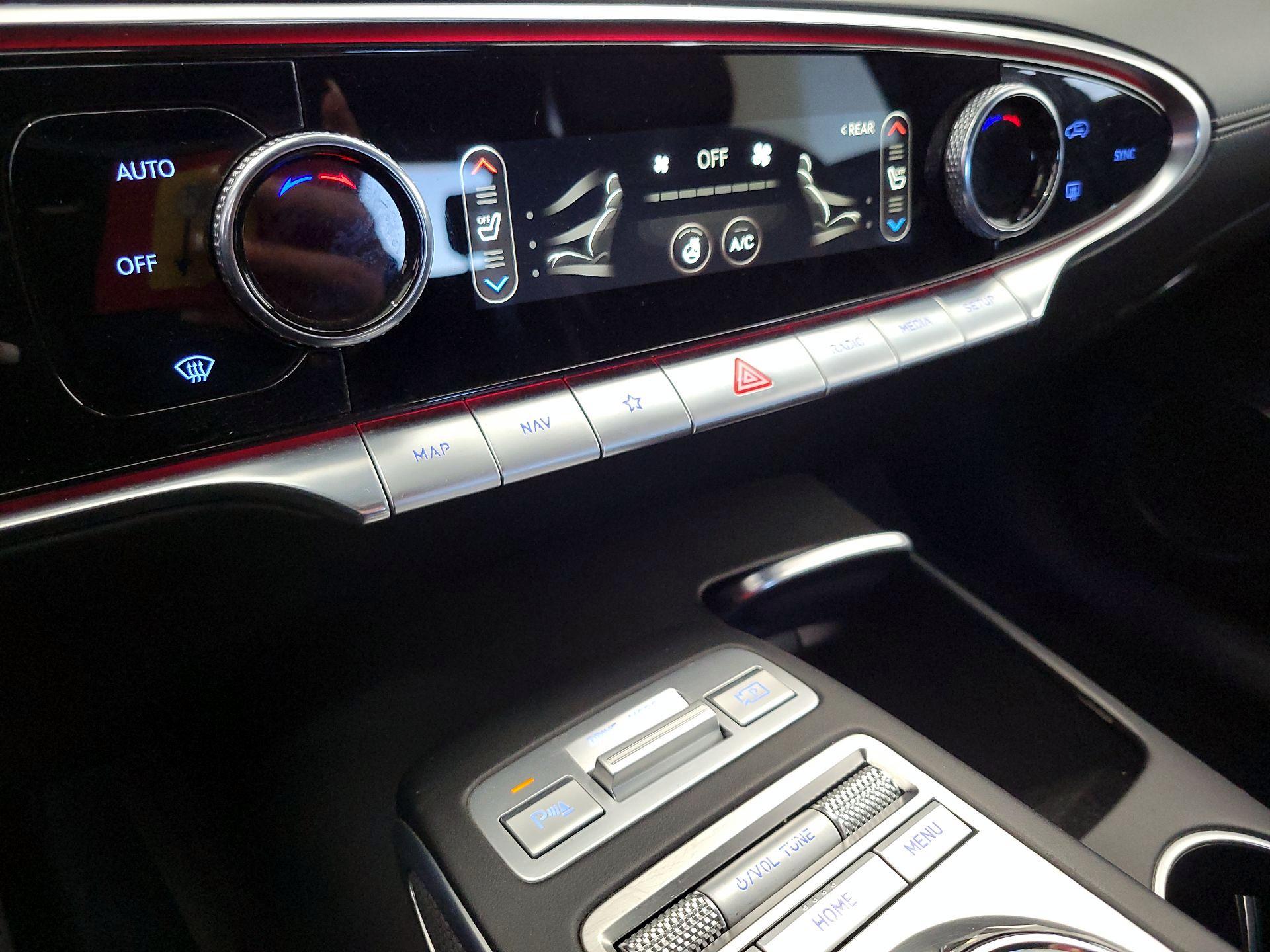 Thumbnail: 2023 Genesis GV70 - 17